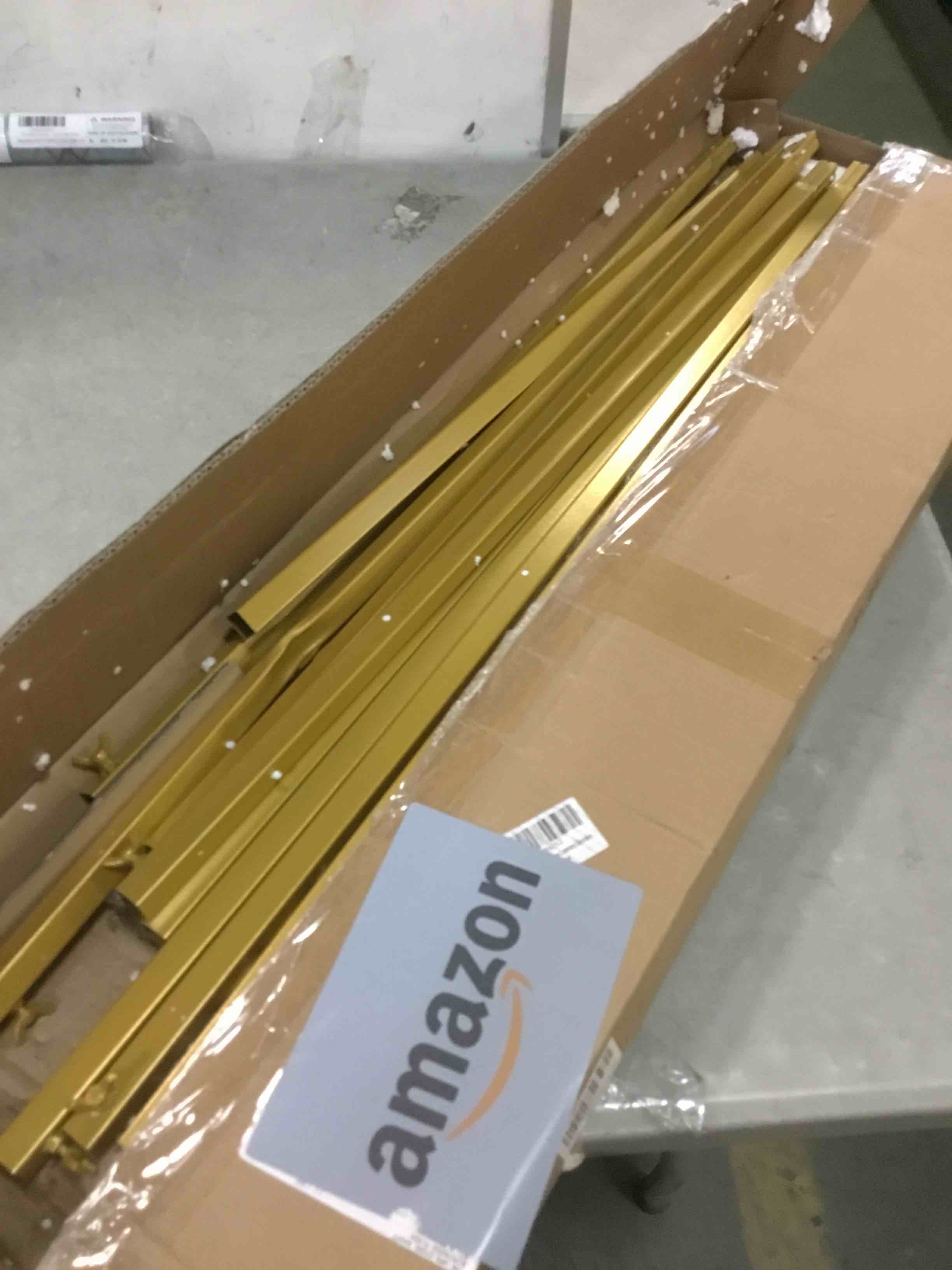 https://s3.amazonaws.com/lotting-images-prod/bidfta/BLU6711133_1720179958031.jpeg