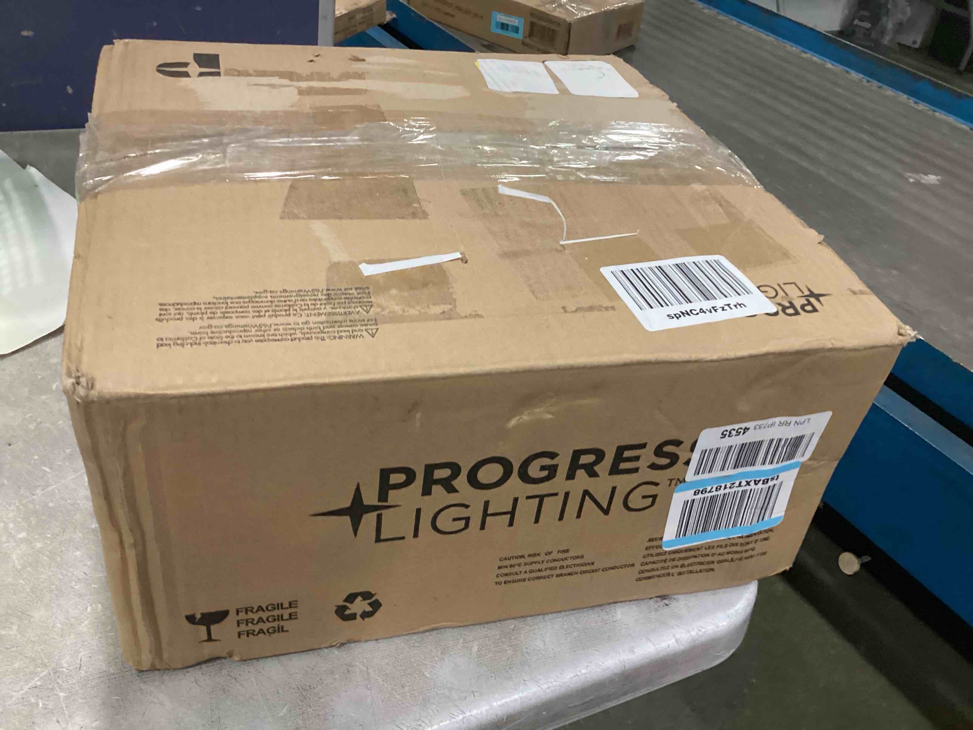 https://s3.amazonaws.com/lotting-images-prod/bidfta/BLU6711768_1719894640262.jpeg