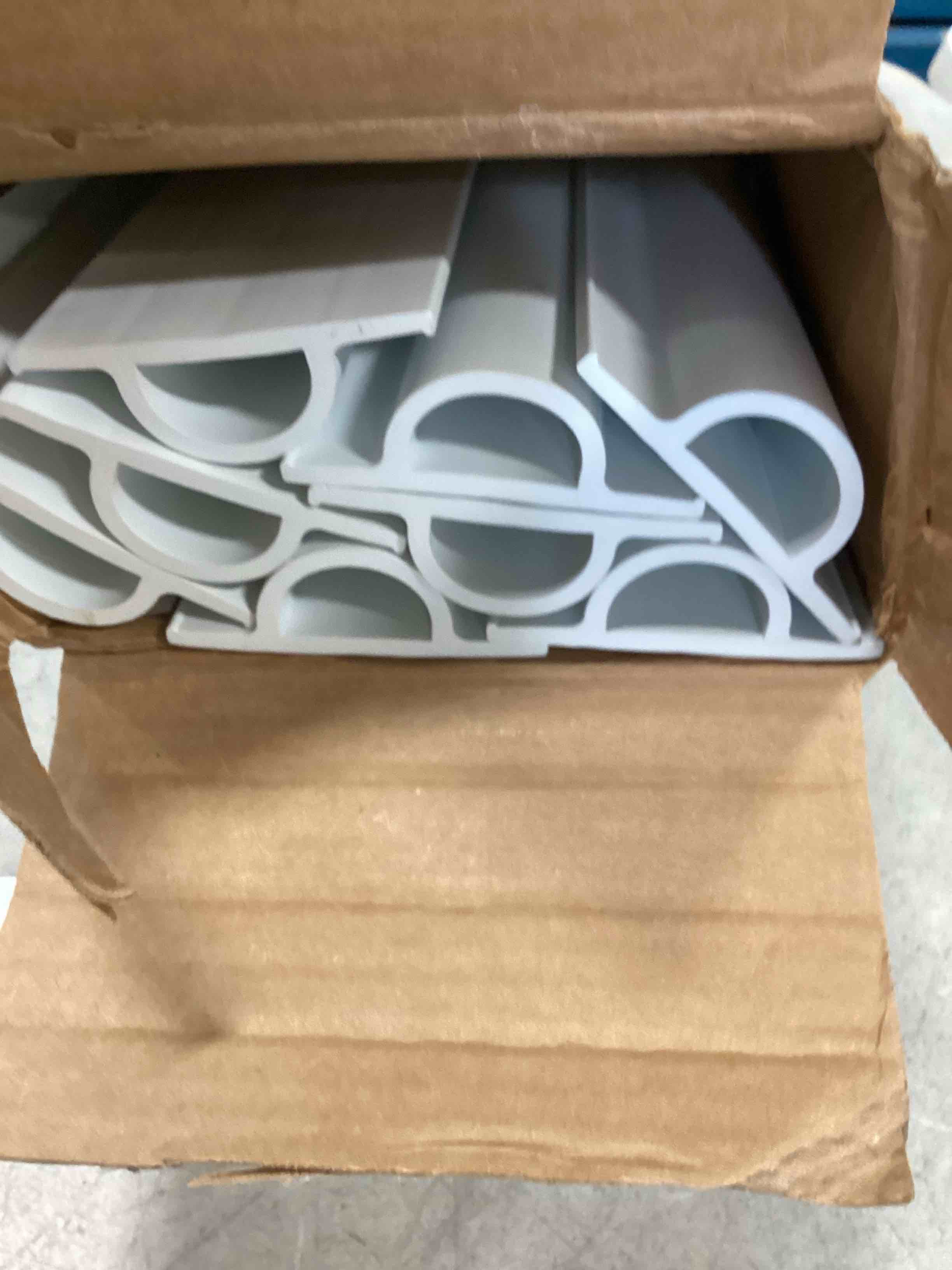 https://s3.amazonaws.com/lotting-images-prod/bidfta/BLU6713942_1719841664268.jpeg
