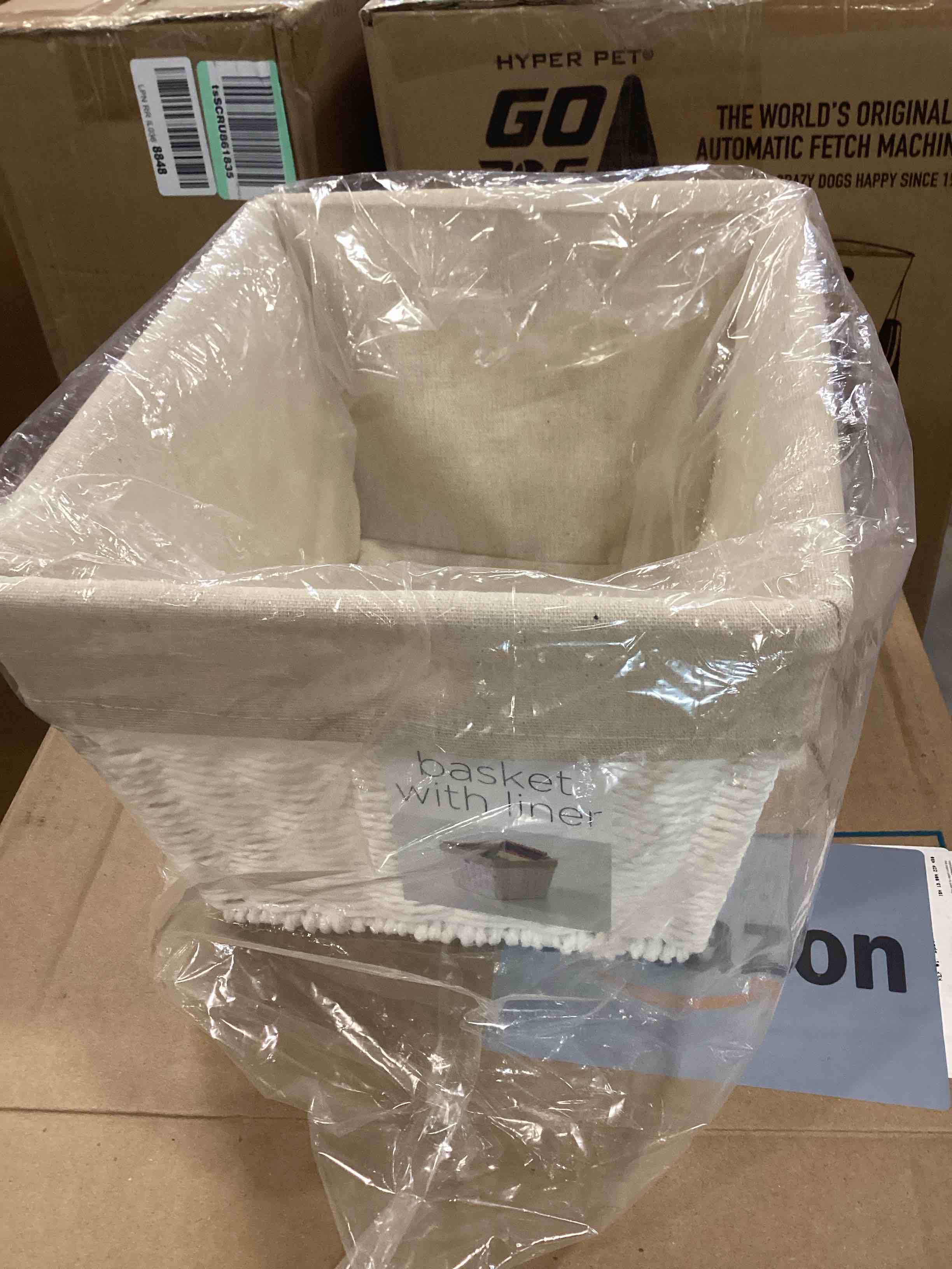 https://s3.amazonaws.com/lotting-images-prod/bidfta/BLU6714353_1719948777960.jpeg
