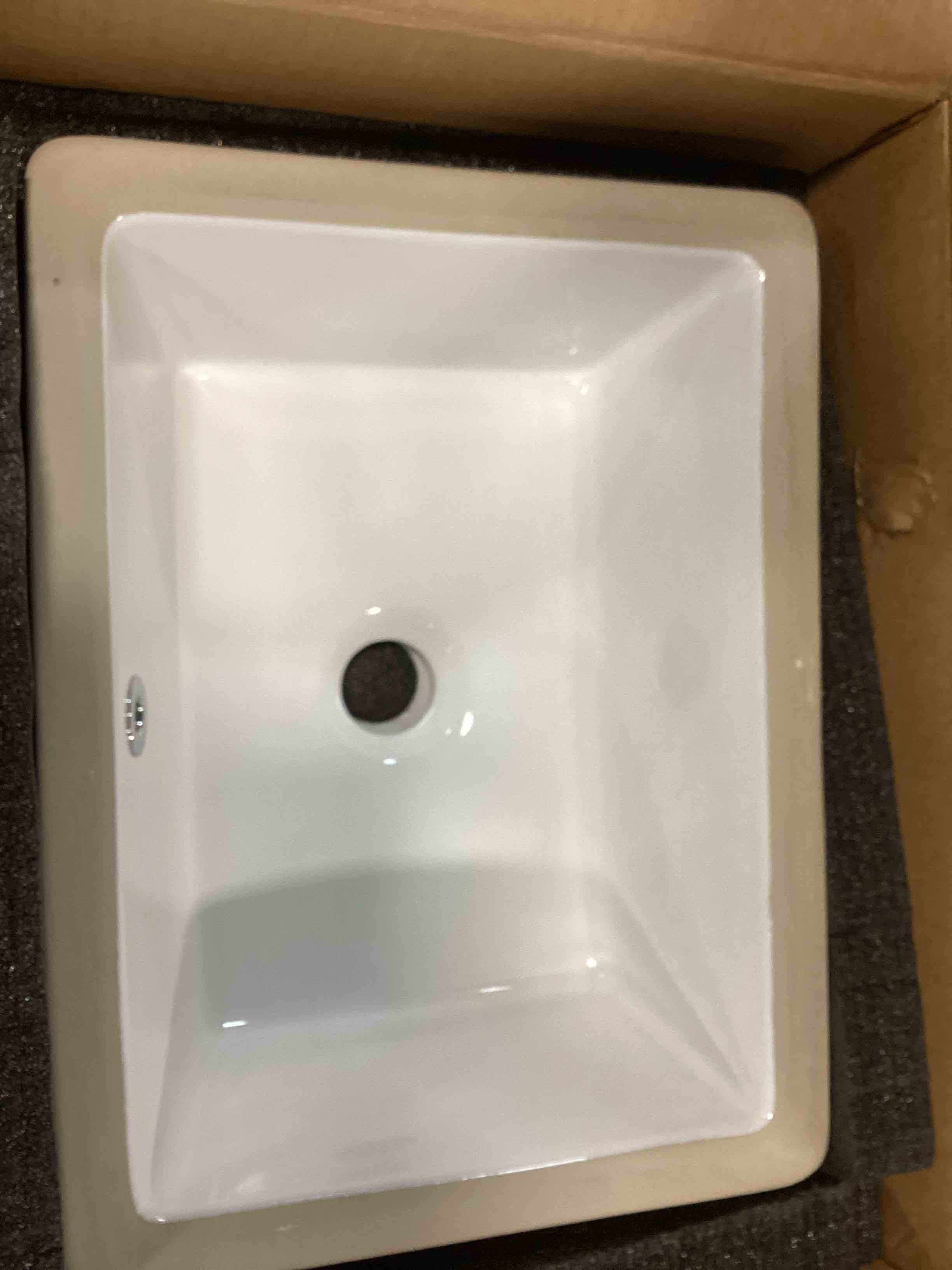 https://s3.amazonaws.com/lotting-images-prod/bidfta/BLU6714376_1719955768261.jpeg