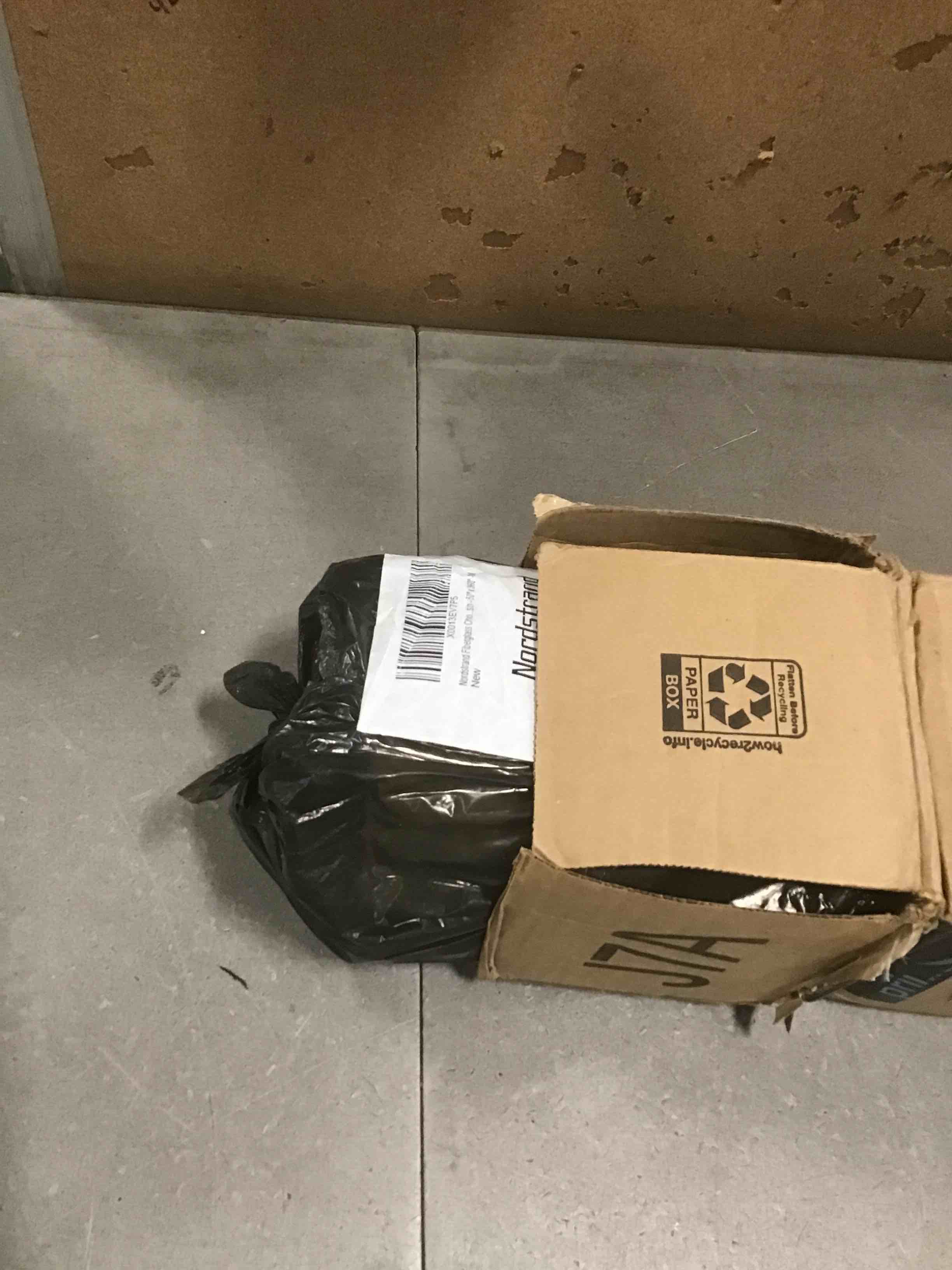 https://s3.amazonaws.com/lotting-images-prod/bidfta/BLU6715333_1719928481520.jpeg