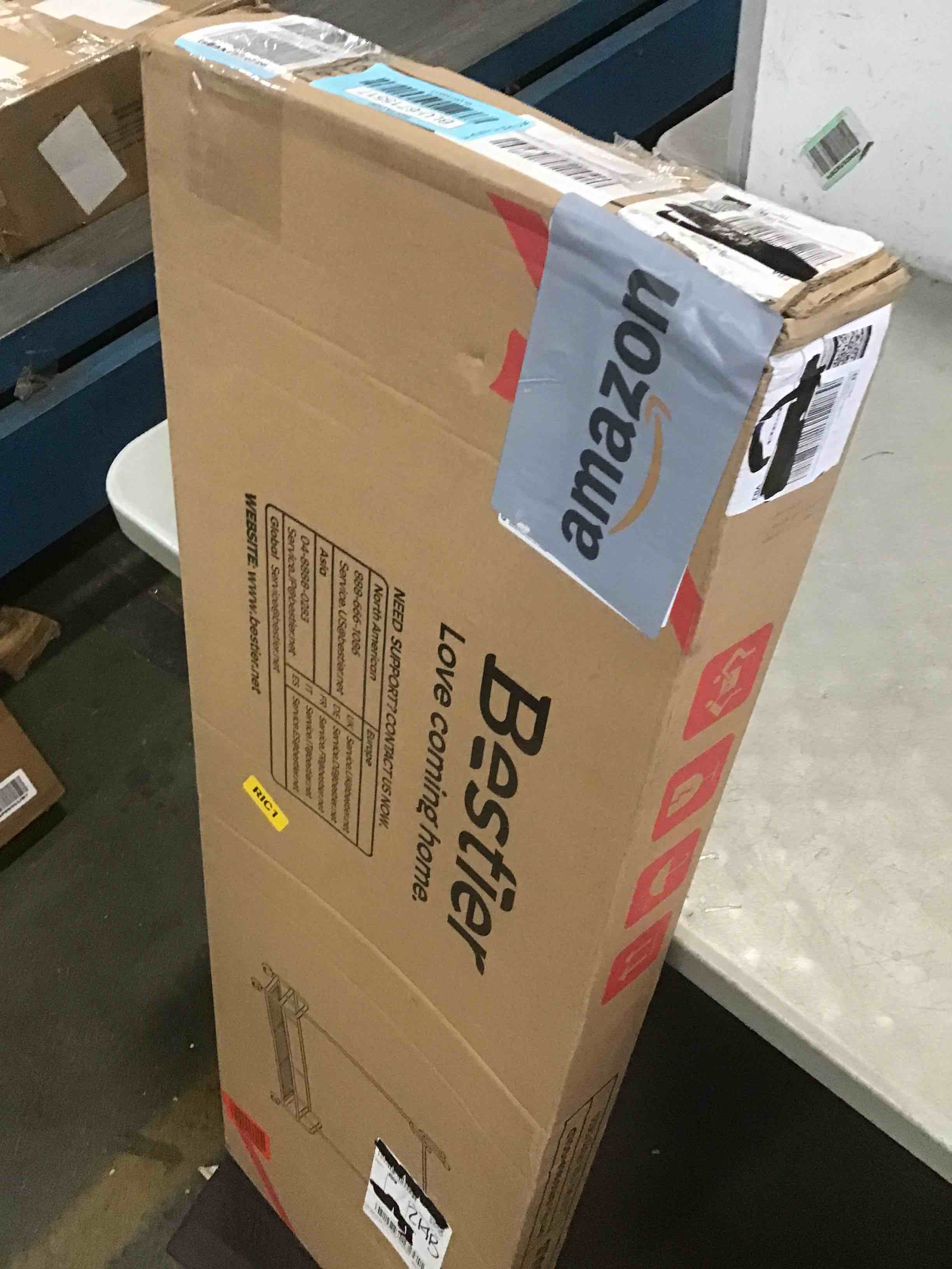 https://s3.amazonaws.com/lotting-images-prod/bidfta/BLU6715517_1720009433927.jpeg