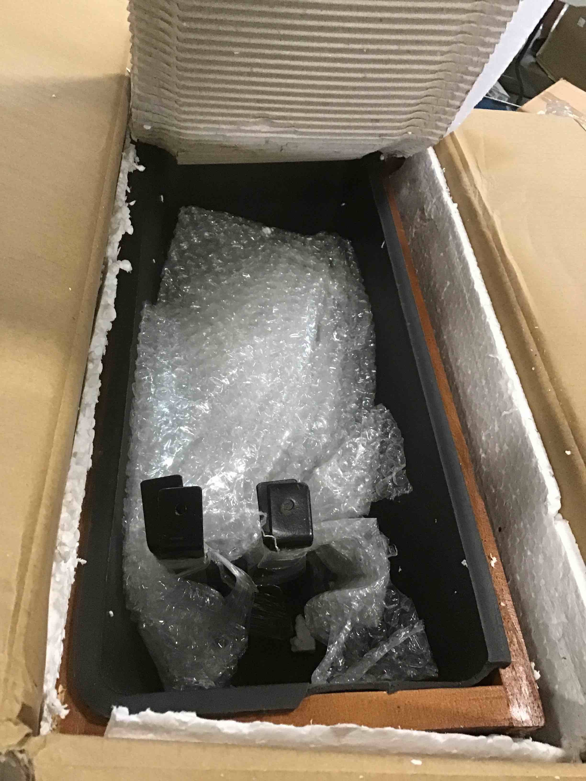 https://s3.amazonaws.com/lotting-images-prod/bidfta/BLU6715651_1720027724389.jpeg