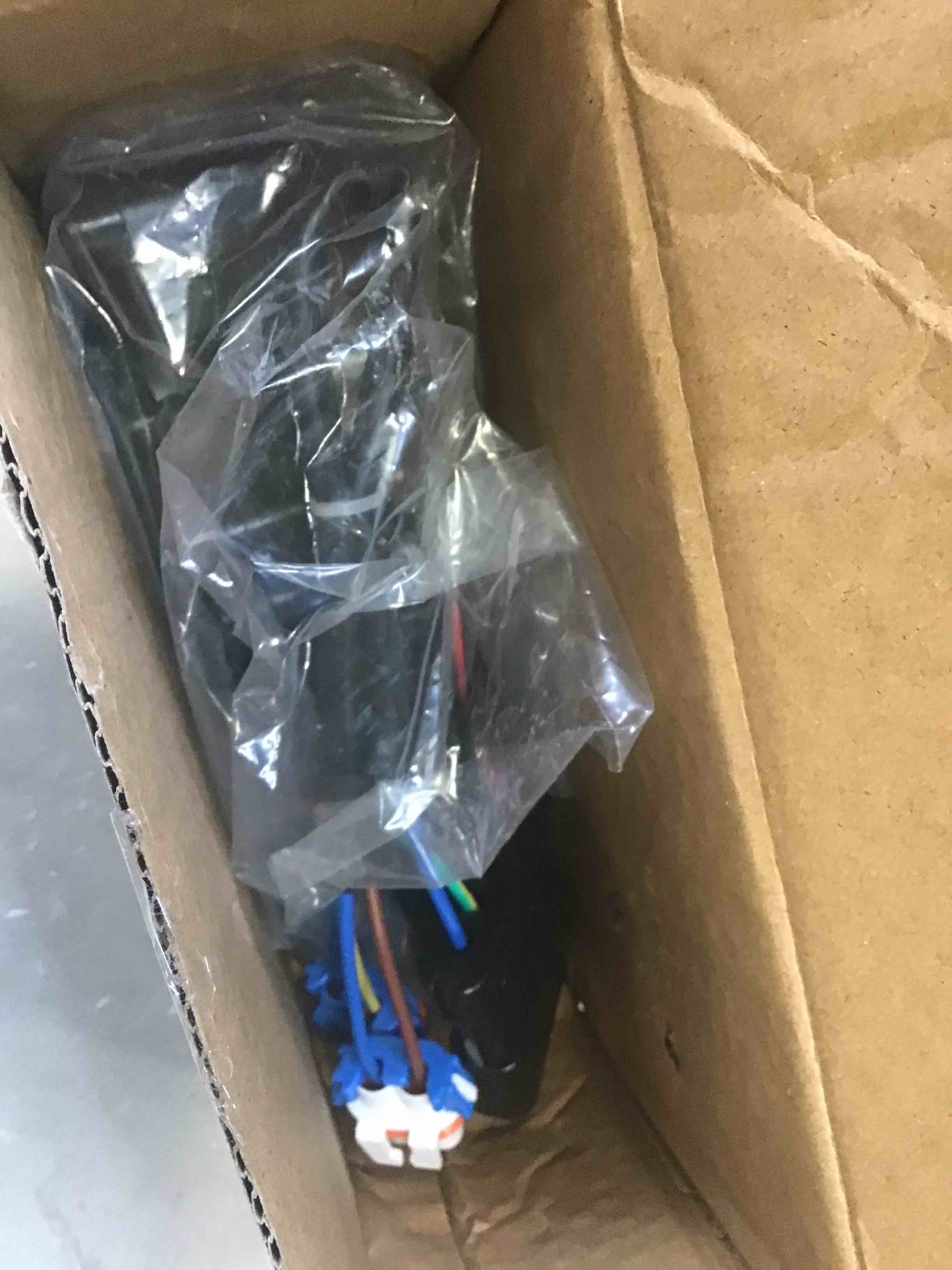 https://s3.amazonaws.com/lotting-images-prod/bidfta/BLU6716592_1722519499524.jpeg