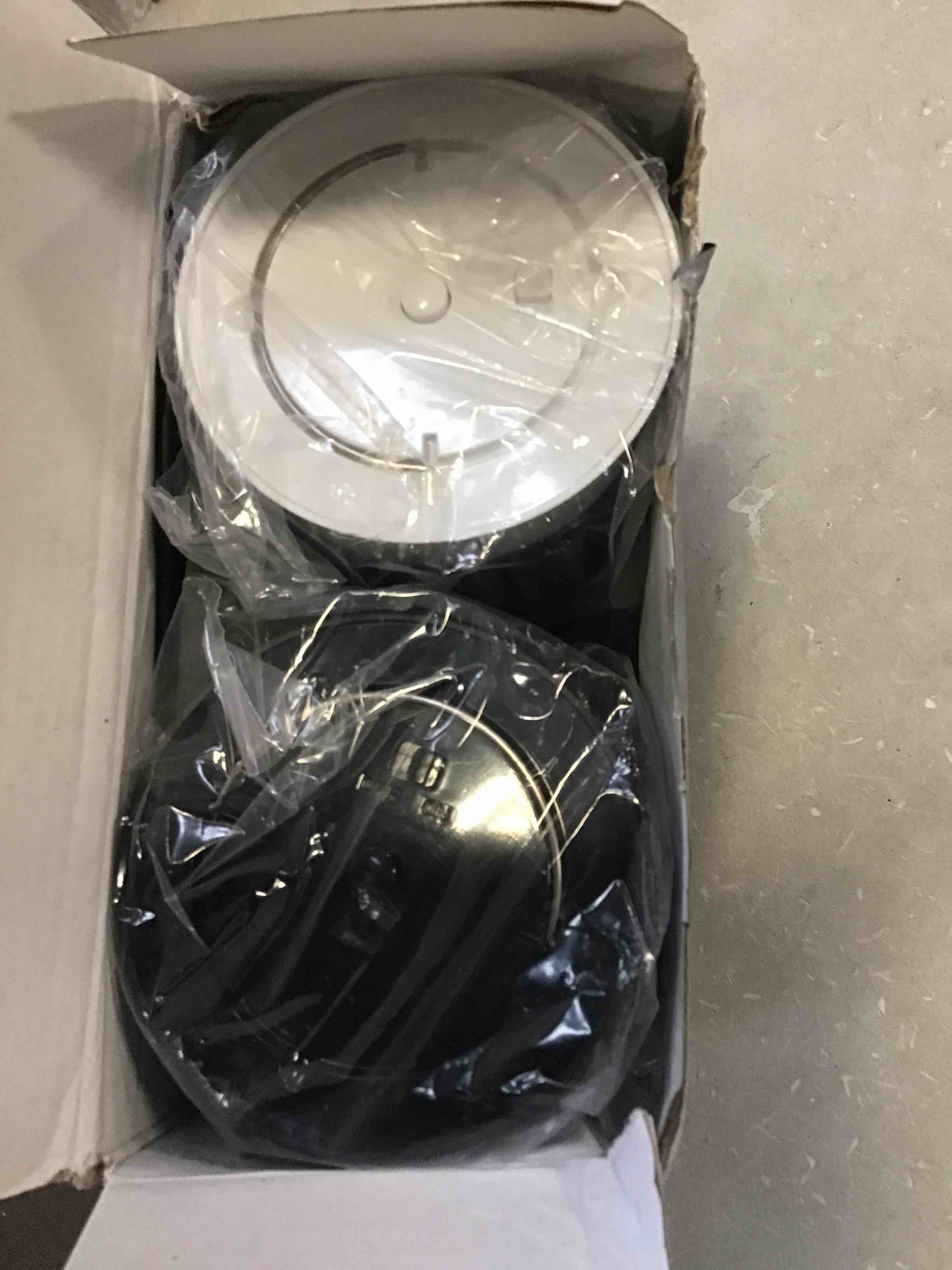 https://s3.amazonaws.com/lotting-images-prod/bidfta/BLU6717279_1722626265220.jpeg