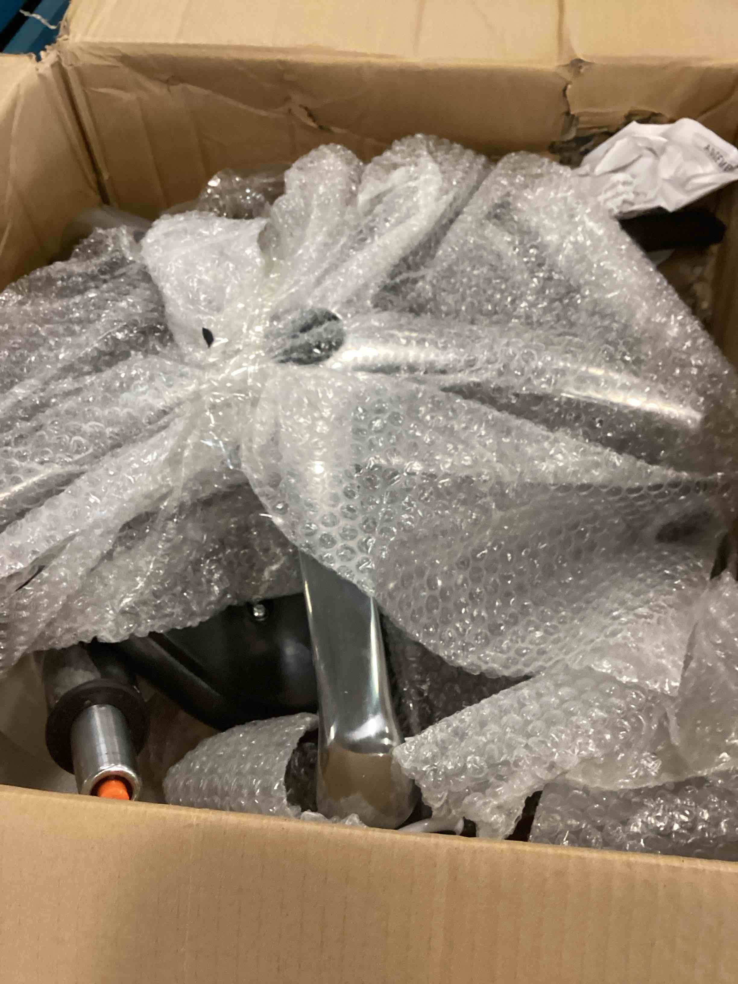 https://s3.amazonaws.com/lotting-images-prod/bidfta/BLU6717660_1722095182106.jpeg
