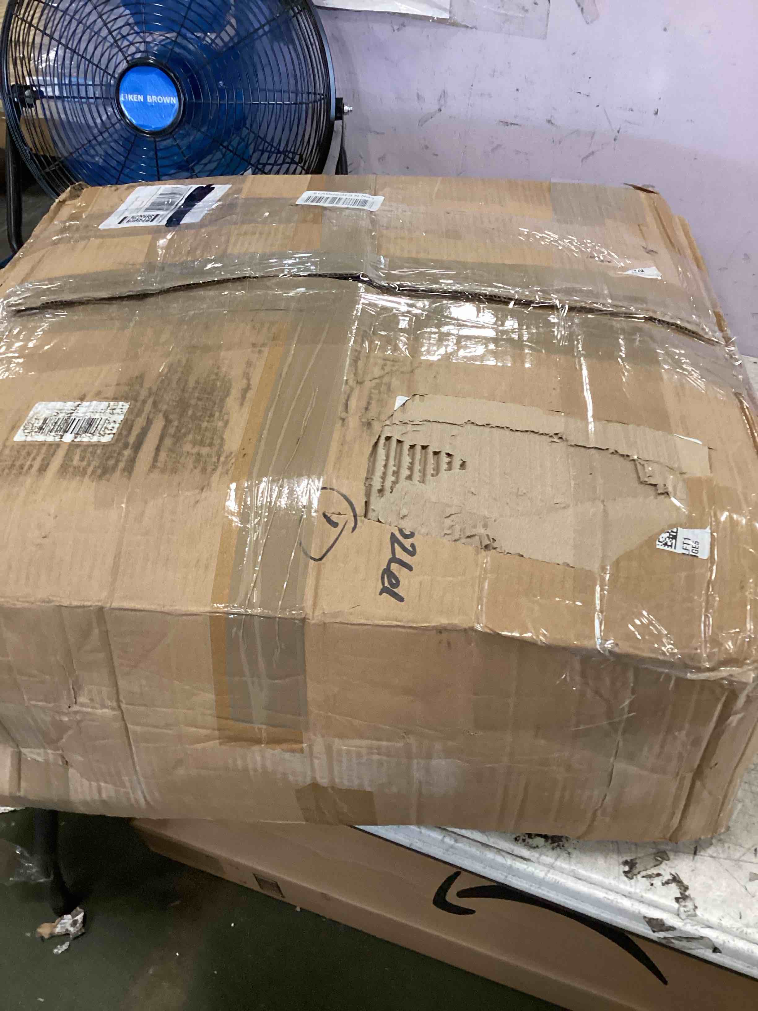 https://s3.amazonaws.com/lotting-images-prod/bidfta/BLU6718139_1722353948239.jpeg