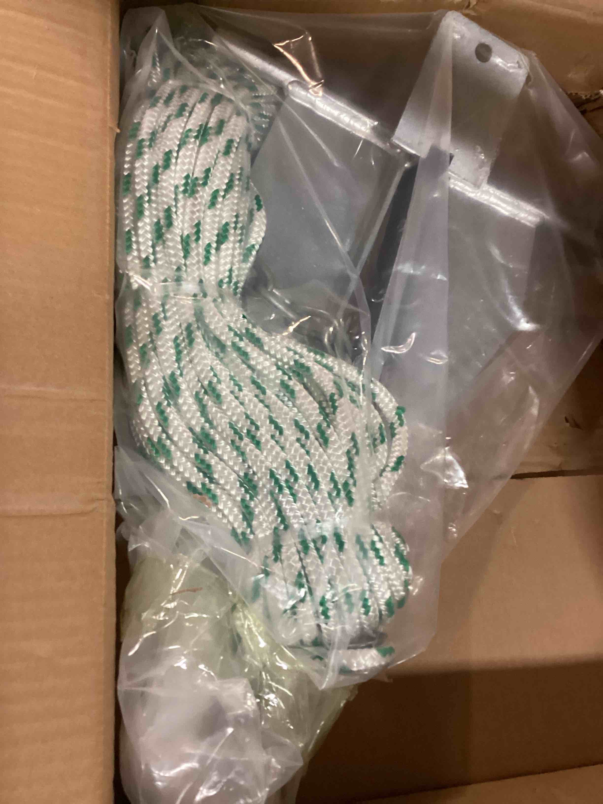 https://s3.amazonaws.com/lotting-images-prod/bidfta/BLU6718664_1722522956213.jpeg