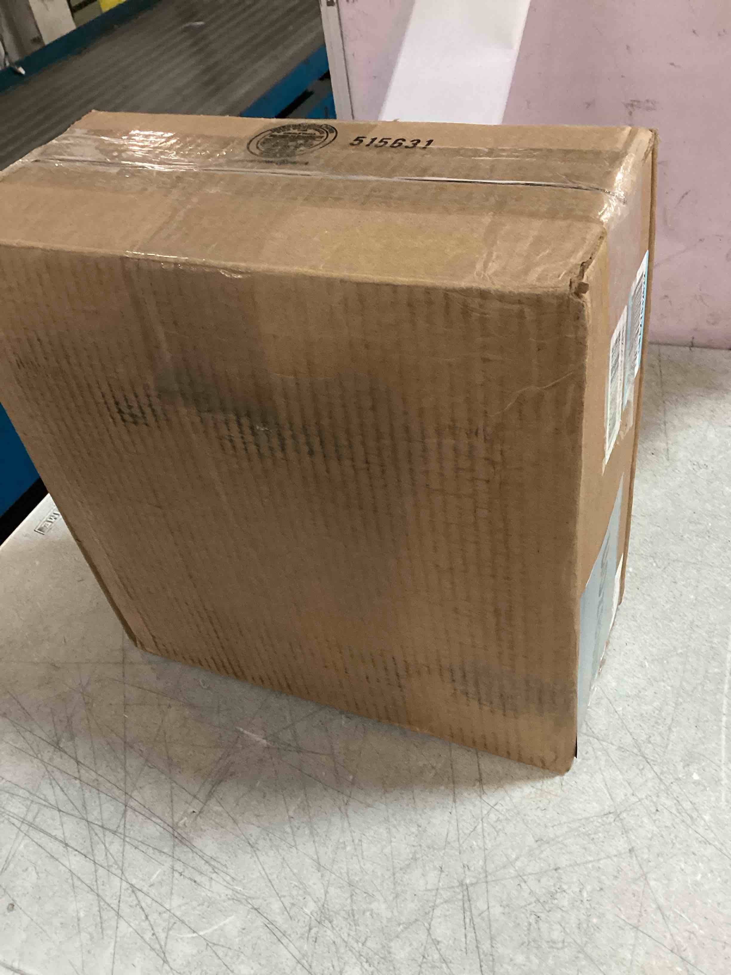 https://s3.amazonaws.com/lotting-images-prod/bidfta/BLU6718796_1722536962888.jpeg