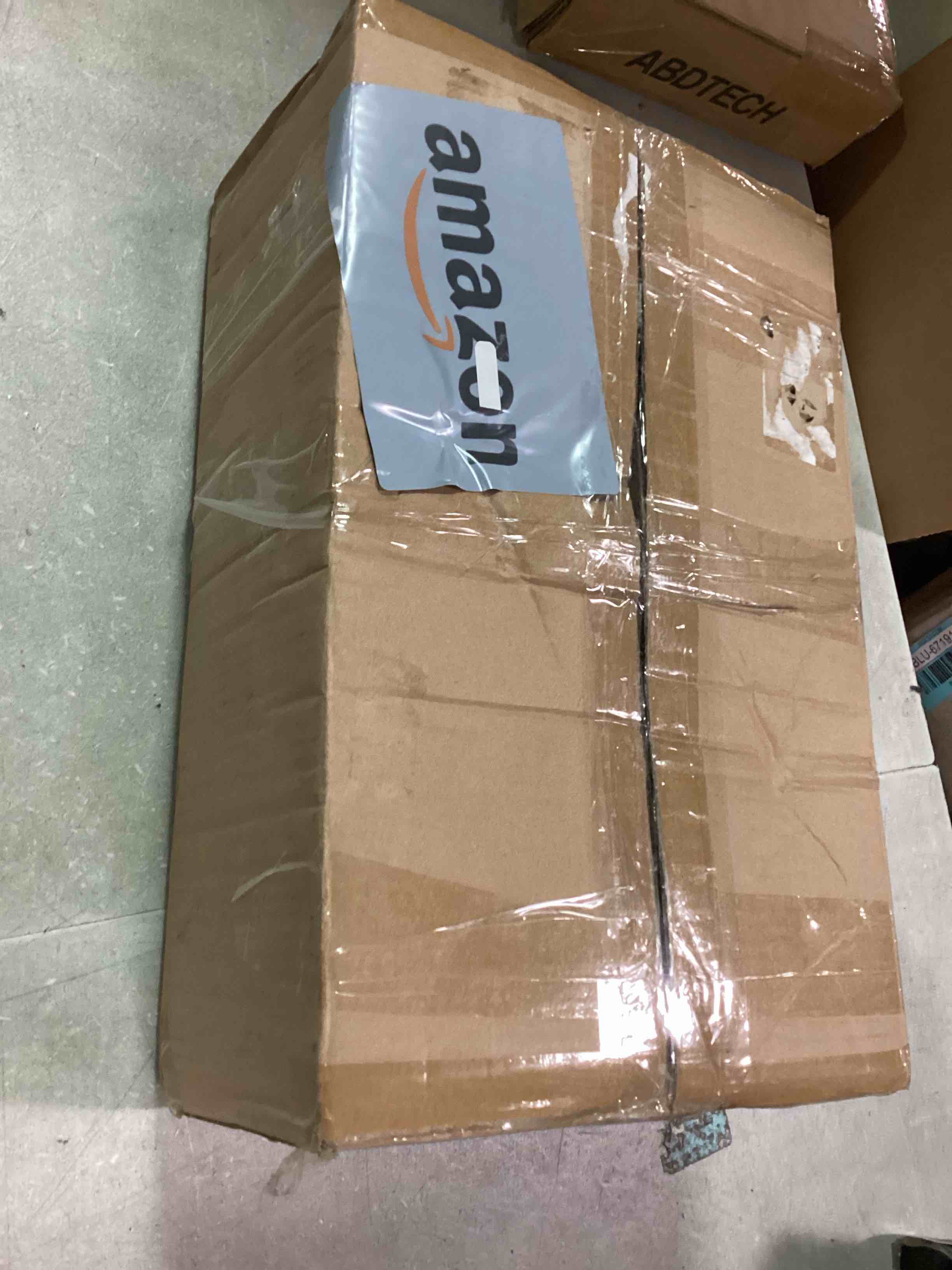https://s3.amazonaws.com/lotting-images-prod/bidfta/BLU6719121_1722298992241.jpeg