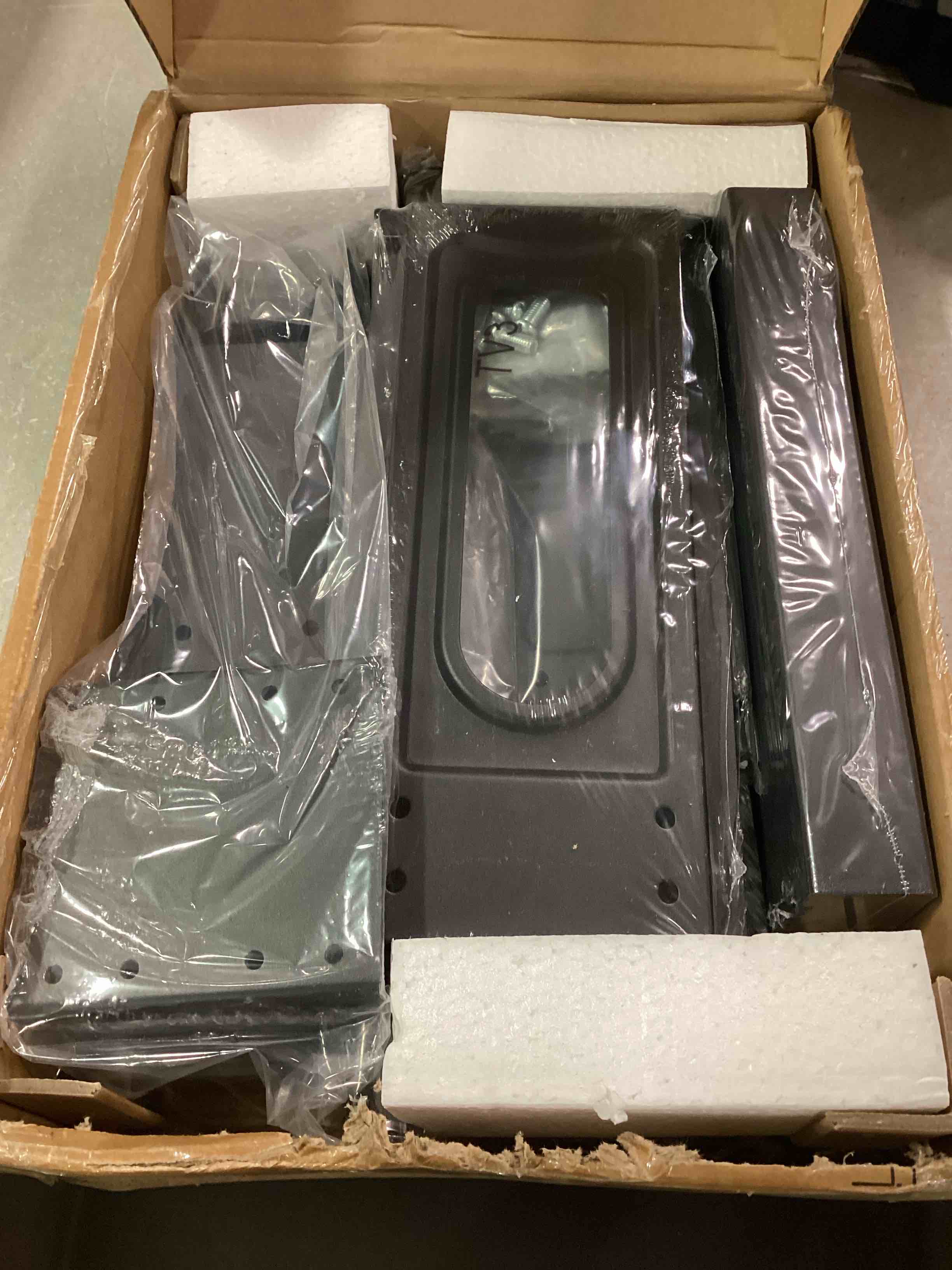 https://s3.amazonaws.com/lotting-images-prod/bidfta/BLU6719205_1722291006735.jpeg