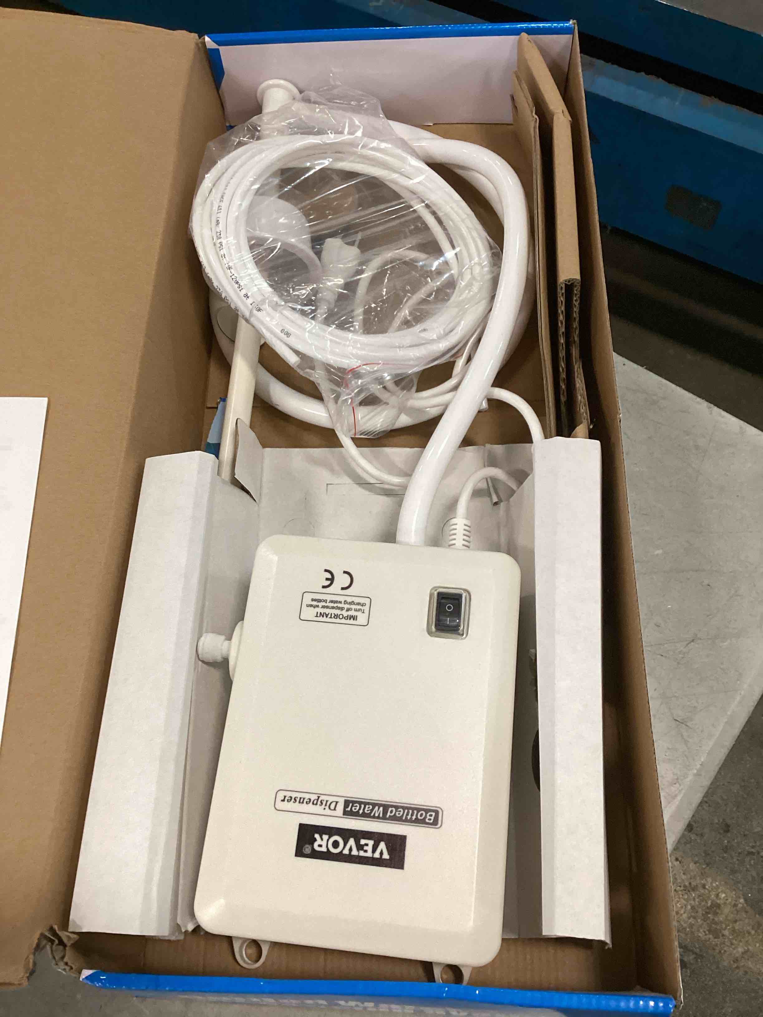 https://s3.amazonaws.com/lotting-images-prod/bidfta/BLU6719860_1722894821541.jpeg