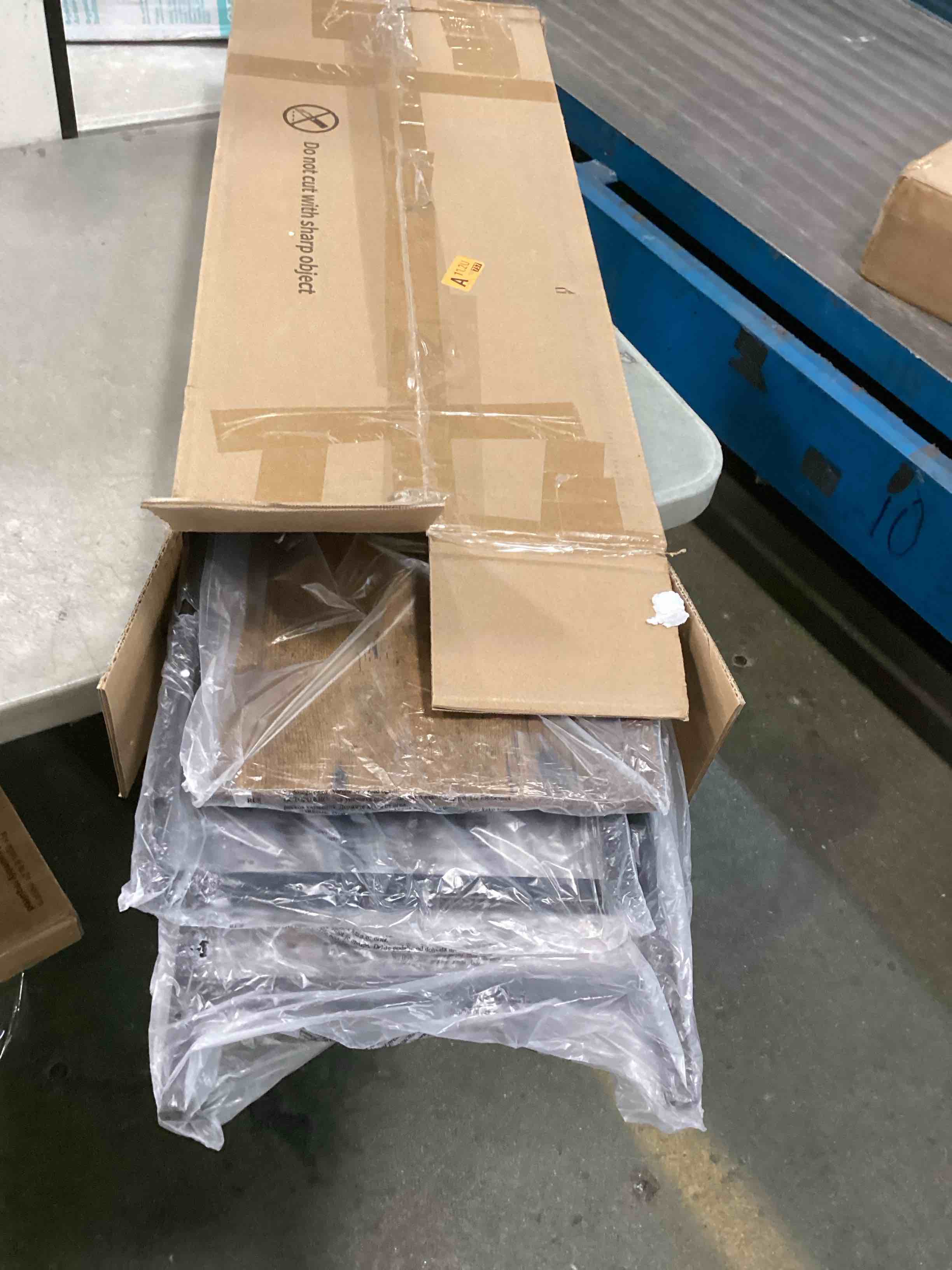 https://s3.amazonaws.com/lotting-images-prod/bidfta/BLU6719902_1722900950369.jpeg