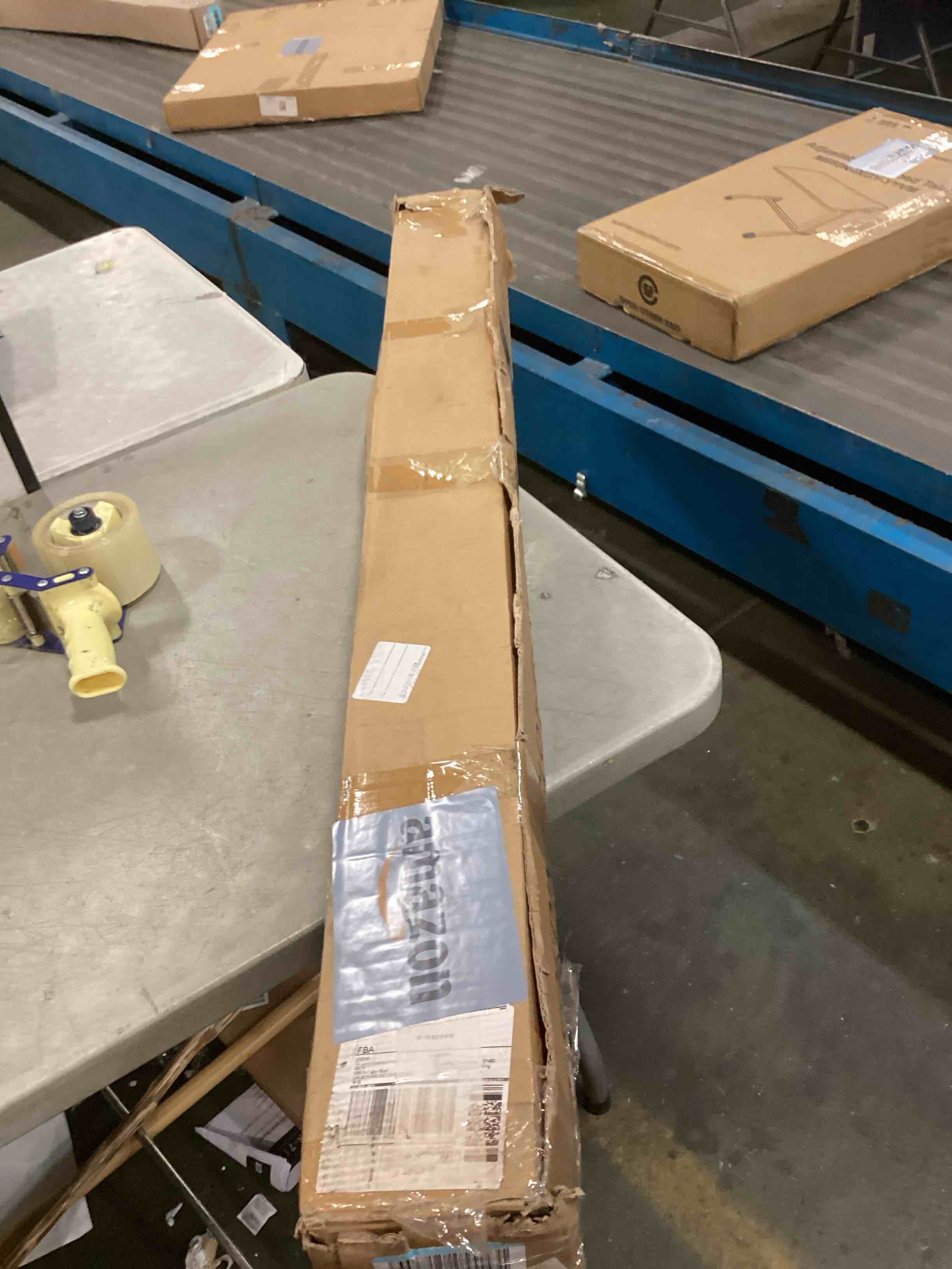 https://s3.amazonaws.com/lotting-images-prod/bidfta/BLU6719946_1722910288368.jpeg