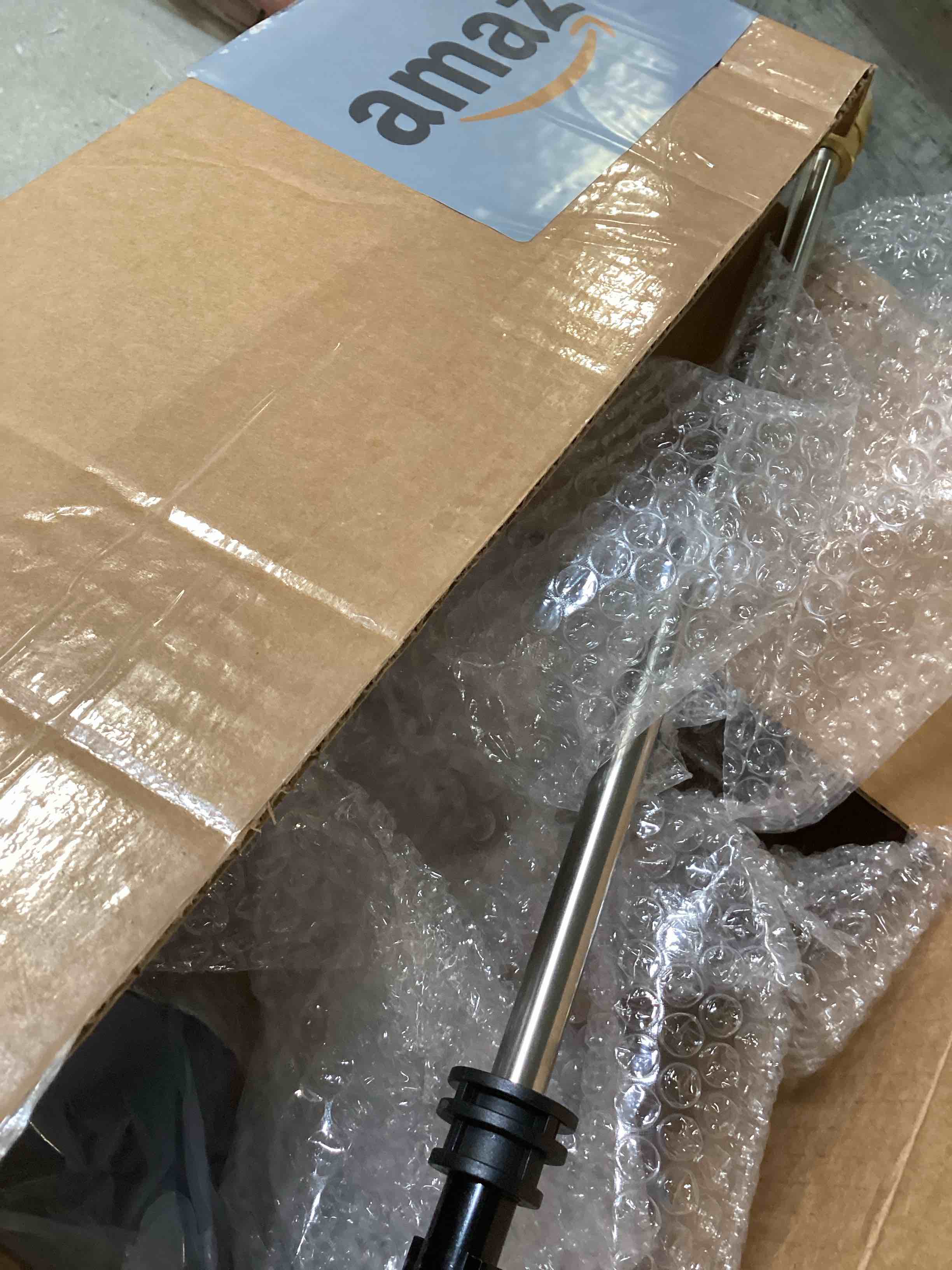 https://s3.amazonaws.com/lotting-images-prod/bidfta/BLU6722790_1722526788770.jpeg