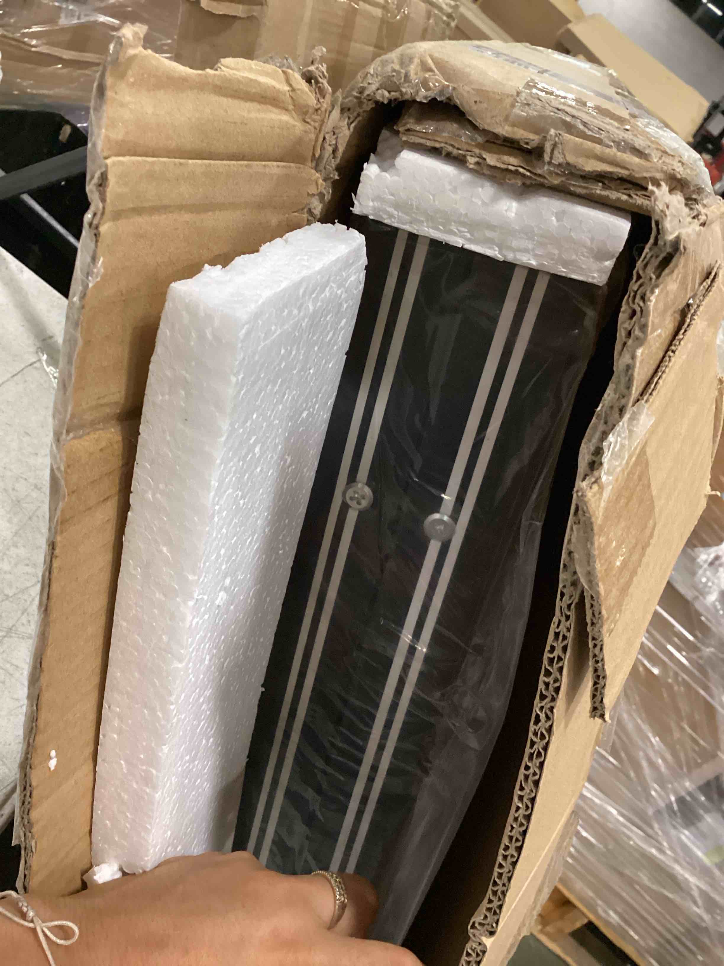 https://s3.amazonaws.com/lotting-images-prod/bidfta/BLU6723732_1723775968755.jpeg