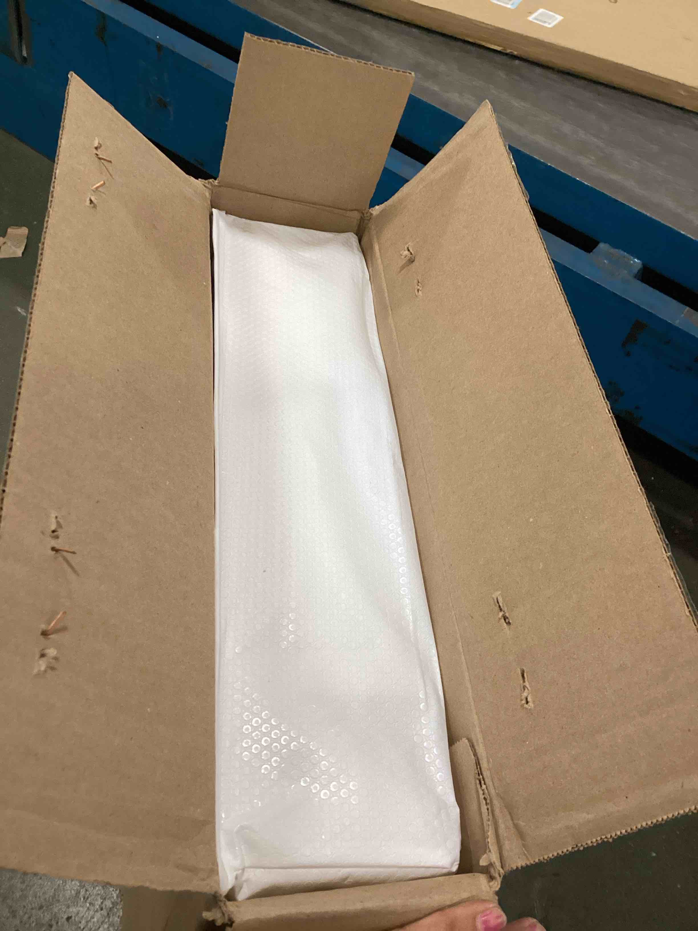 https://s3.amazonaws.com/lotting-images-prod/bidfta/BLU6724136_1724113082640.jpeg
