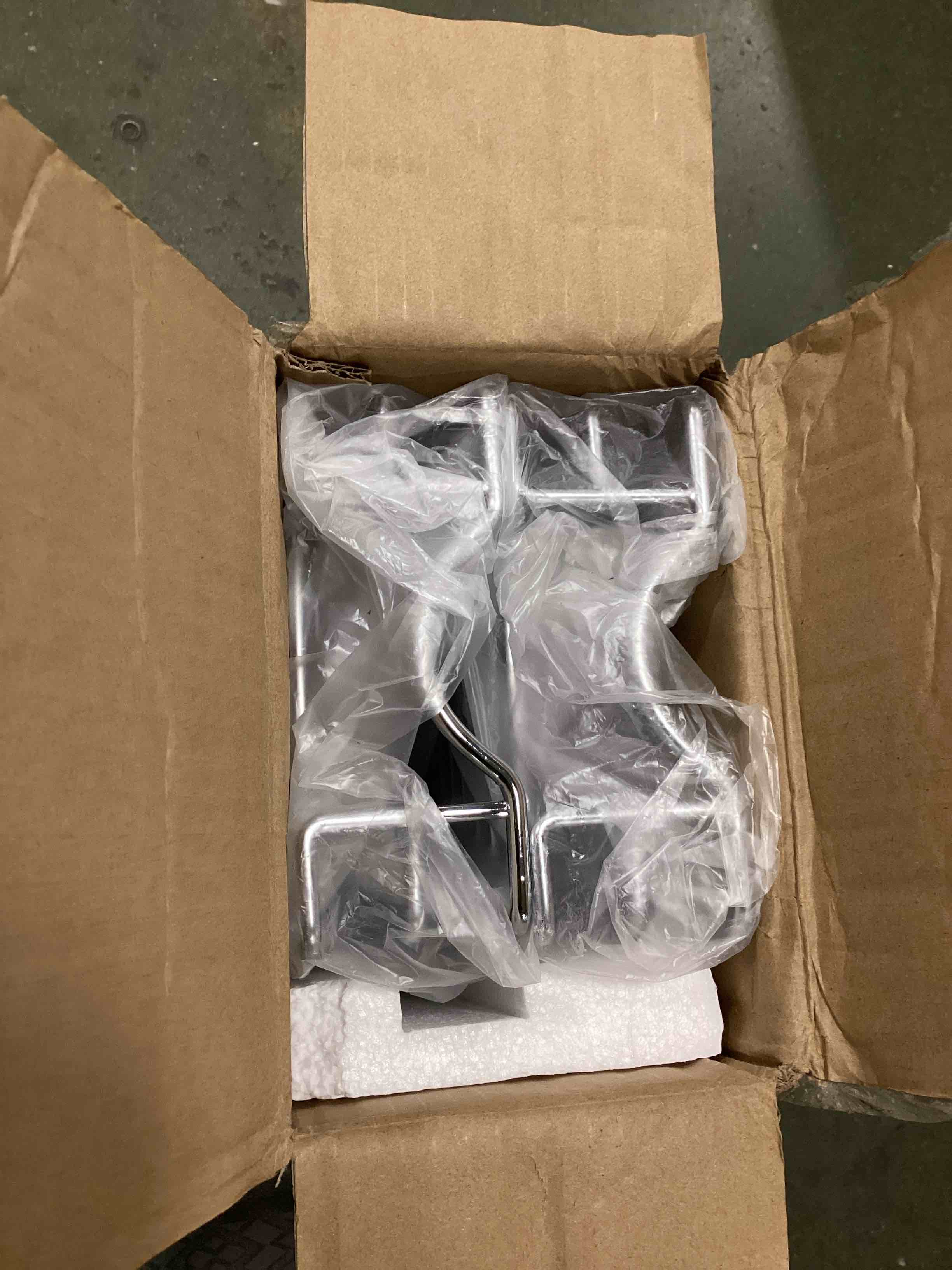 https://s3.amazonaws.com/lotting-images-prod/bidfta/BLU6724162_1724117906939.jpeg
