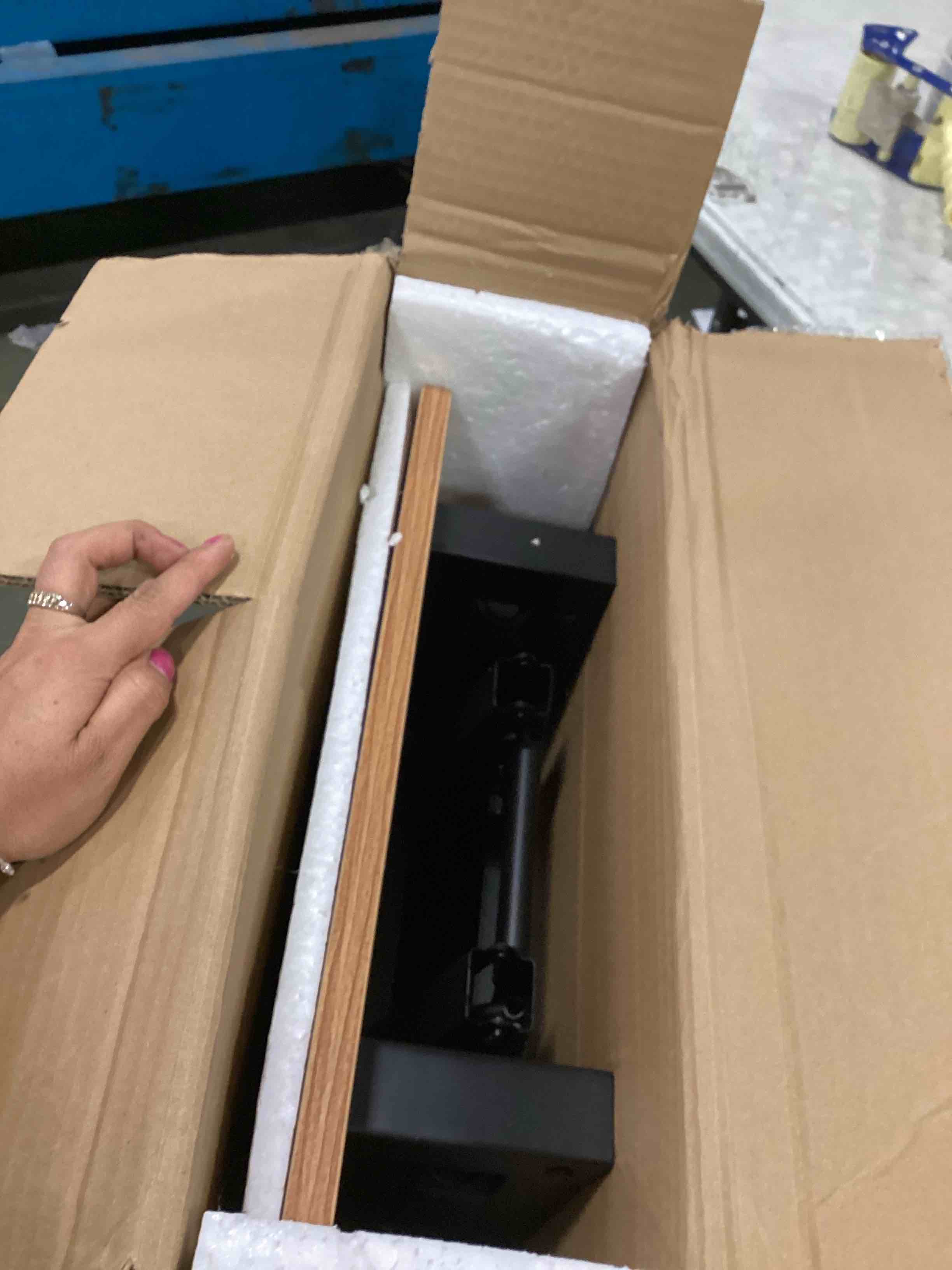 https://s3.amazonaws.com/lotting-images-prod/bidfta/BLU6724177_1724119605999.jpeg