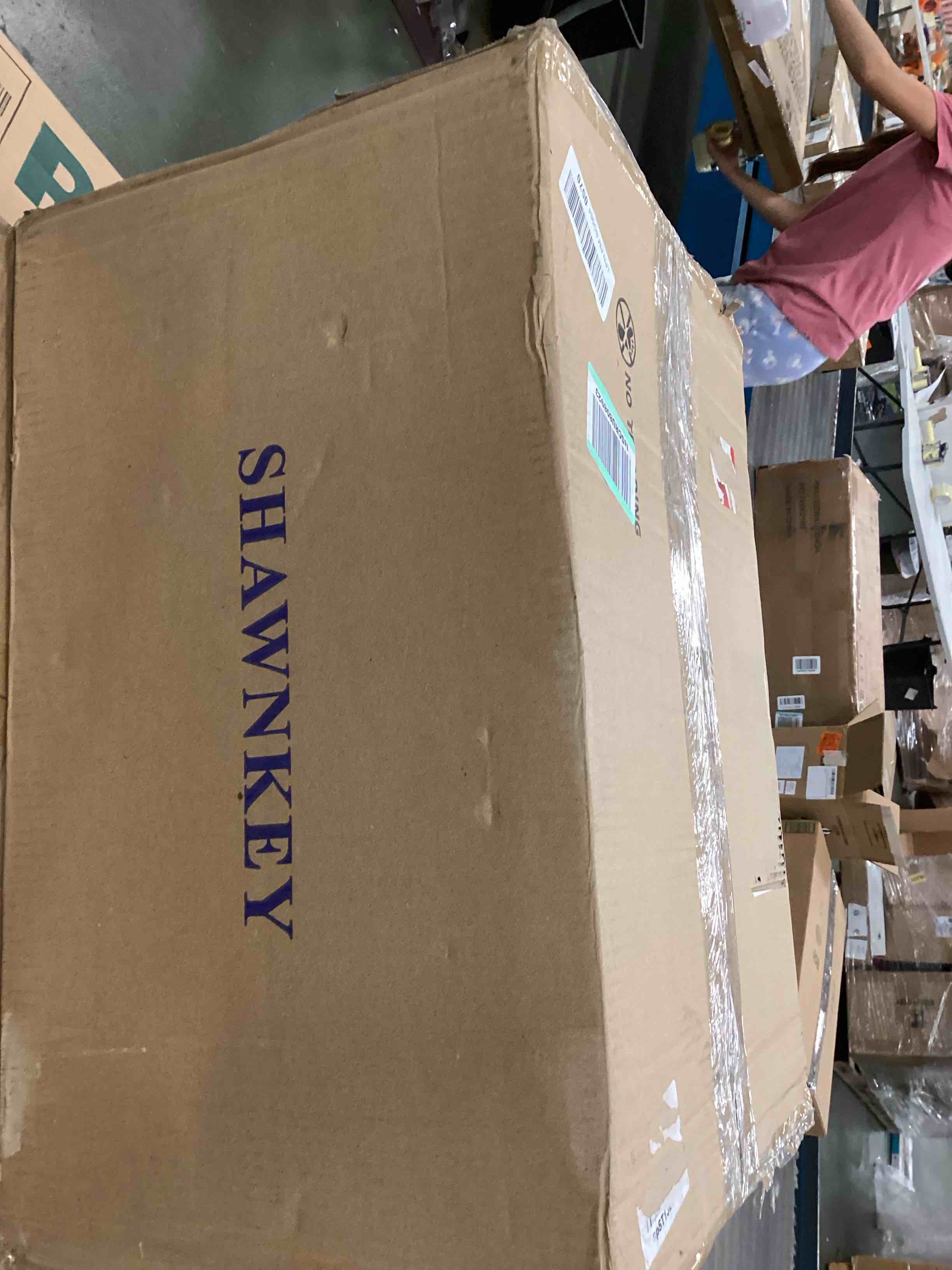 https://s3.amazonaws.com/lotting-images-prod/bidfta/BLU6724256_1724129021626.jpeg