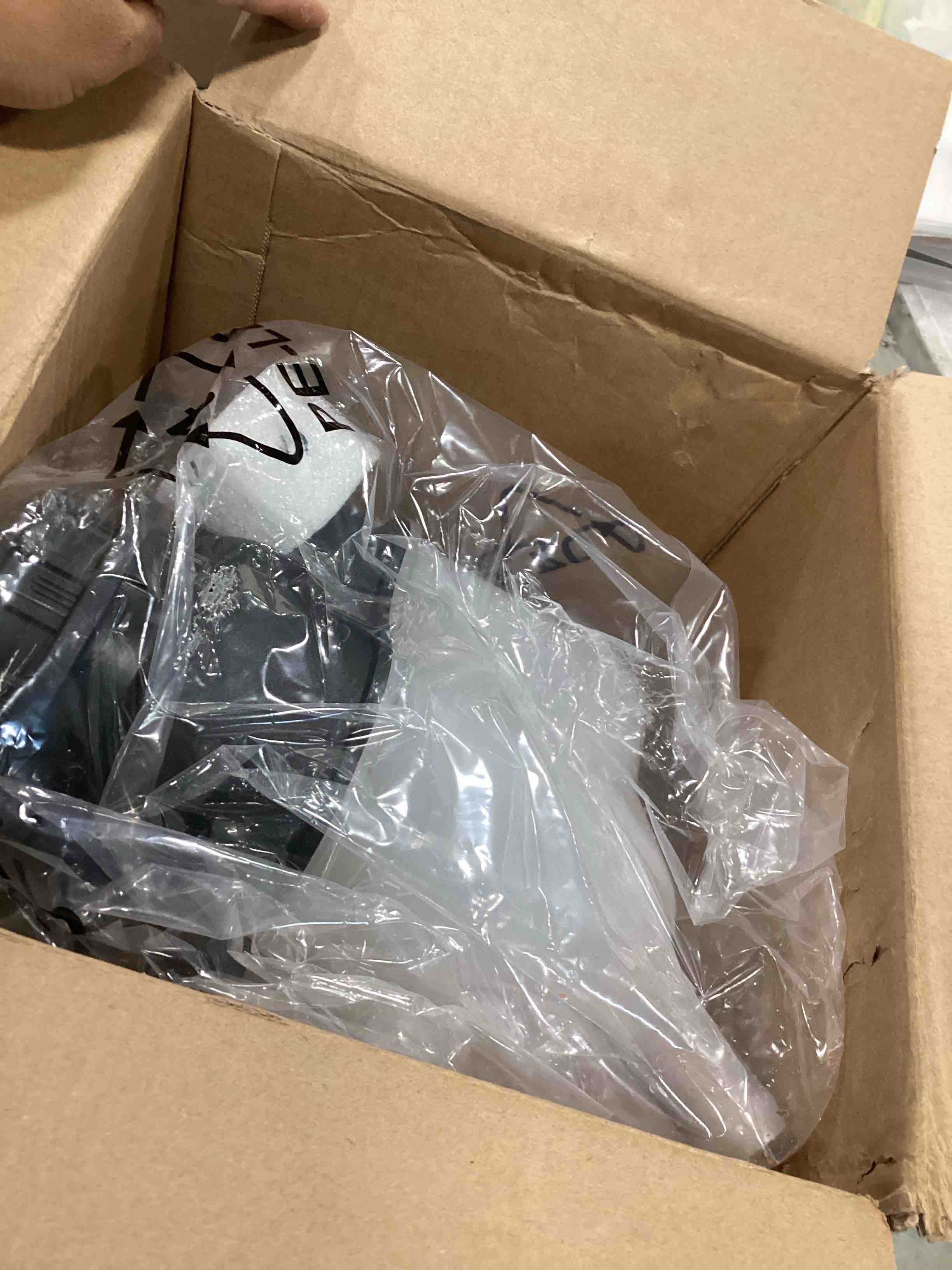 https://s3.amazonaws.com/lotting-images-prod/bidfta/BLU6724381_1724200925549.jpeg