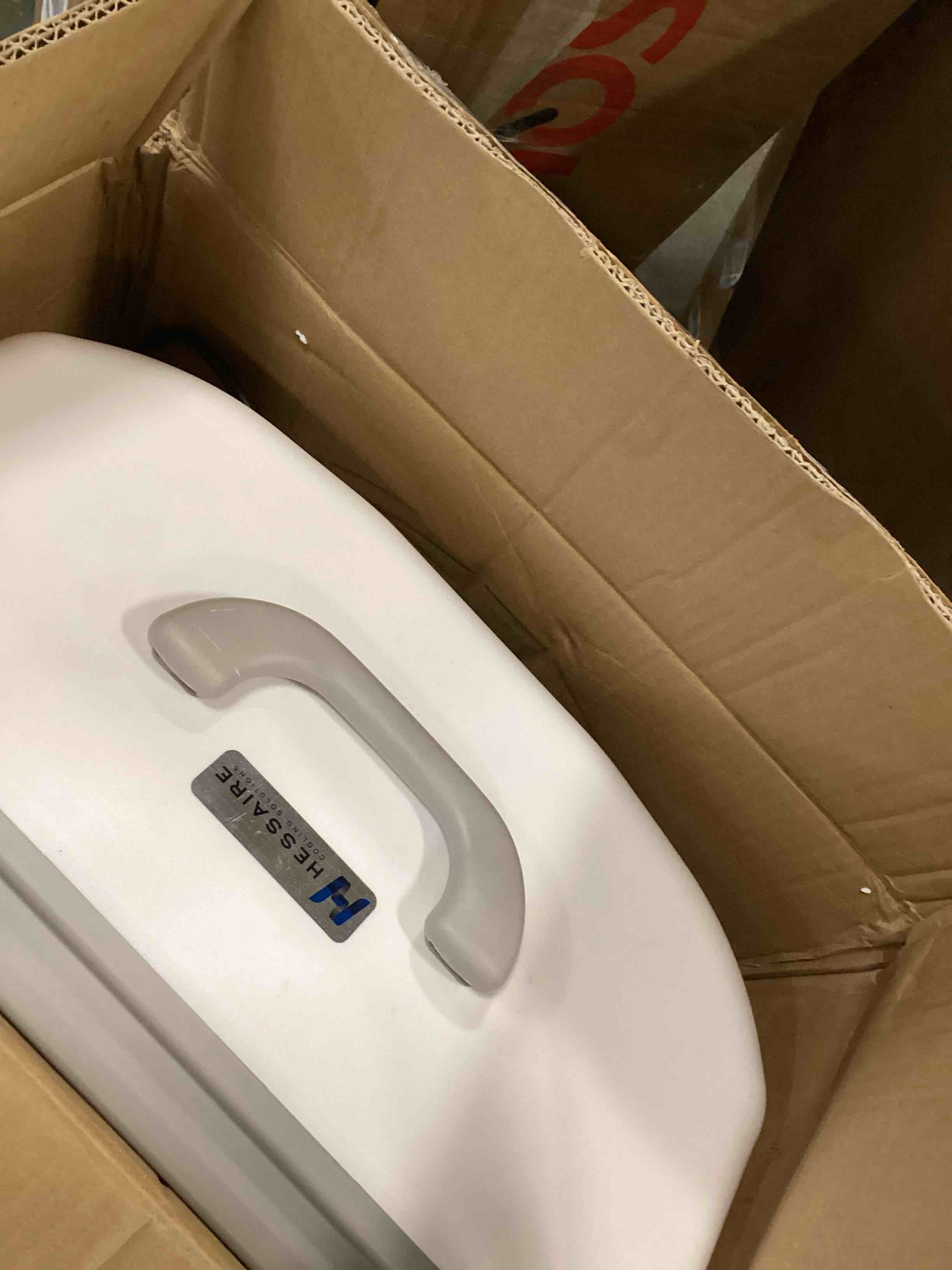 https://s3.amazonaws.com/lotting-images-prod/bidfta/BLU6724620_1724291504412.jpeg