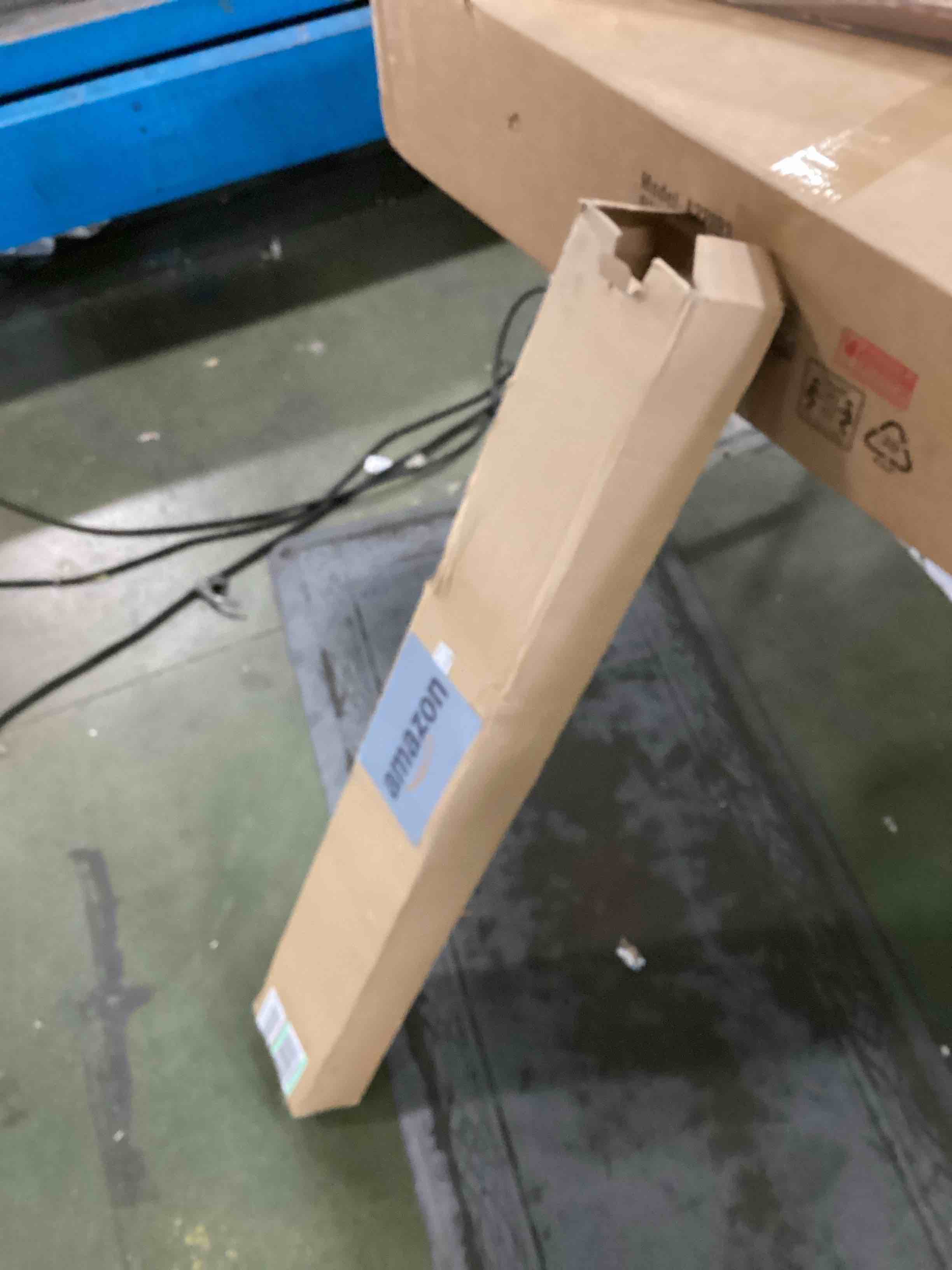 https://s3.amazonaws.com/lotting-images-prod/bidfta/BLU6725054_1722526545445.jpeg