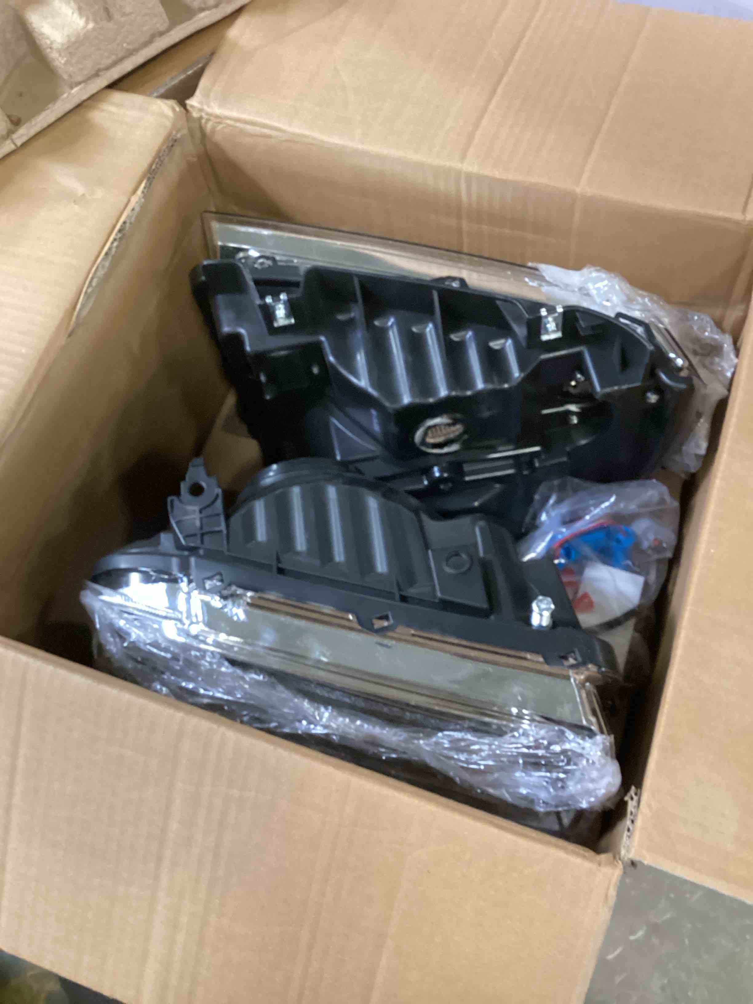 https://s3.amazonaws.com/lotting-images-prod/bidfta/BLU6725275_1722621379723.jpeg