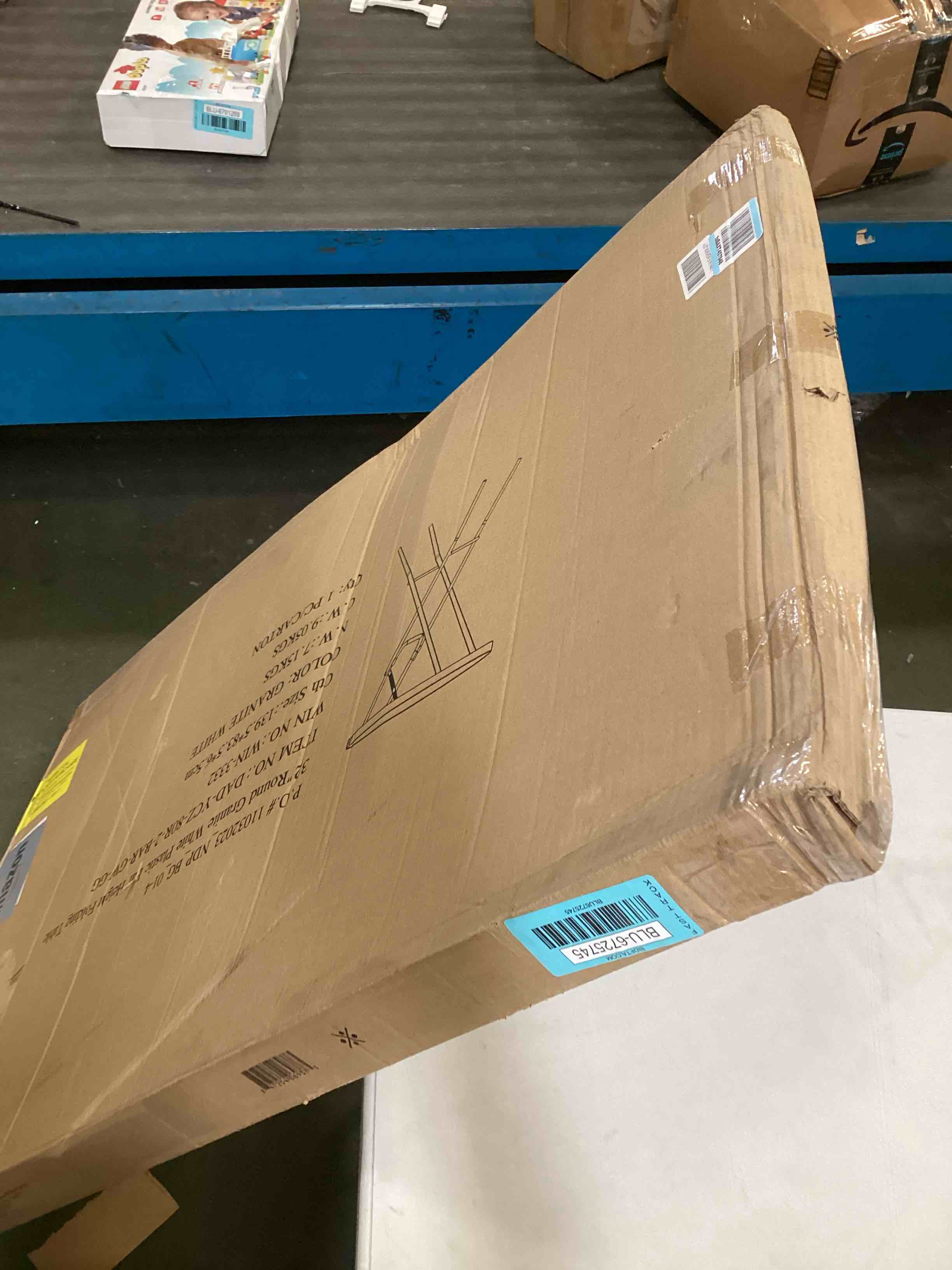 https://s3.amazonaws.com/lotting-images-prod/bidfta/BLU6725745_1722959383847.jpeg