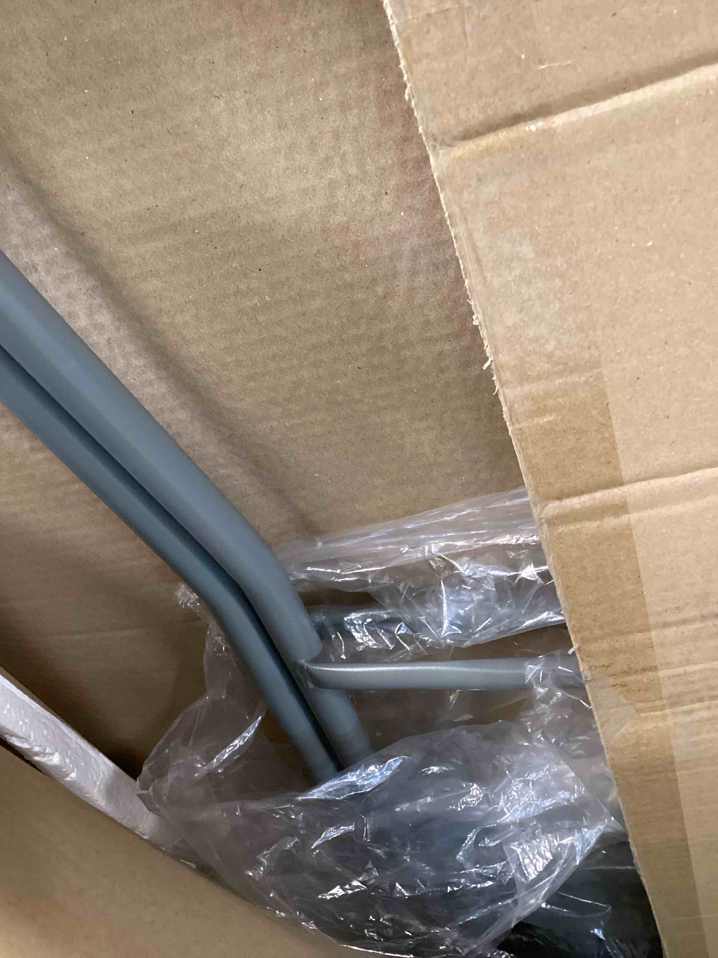 https://s3.amazonaws.com/lotting-images-prod/bidfta/BLU6725745_1722959400290.jpeg