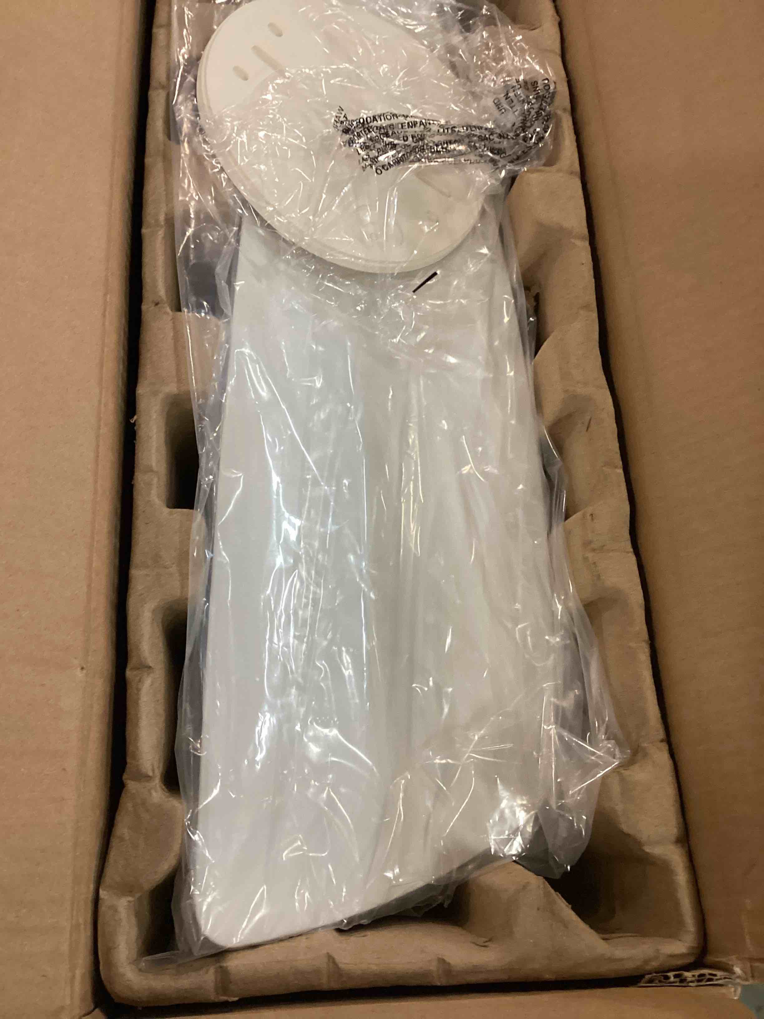 https://s3.amazonaws.com/lotting-images-prod/bidfta/BLU6726144_1723205850495.jpeg