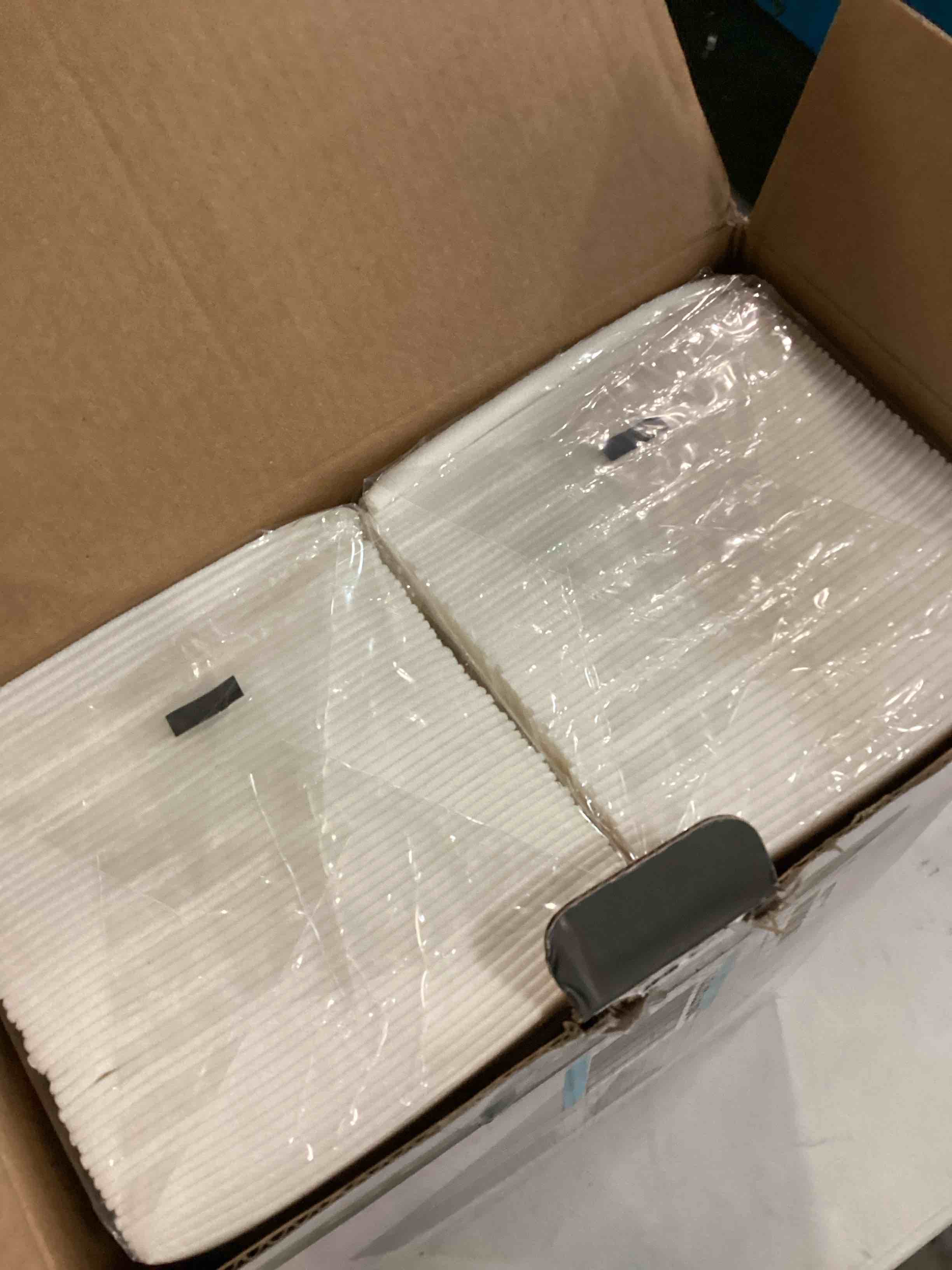 https://s3.amazonaws.com/lotting-images-prod/bidfta/BLU6726281_1723232100376.jpeg