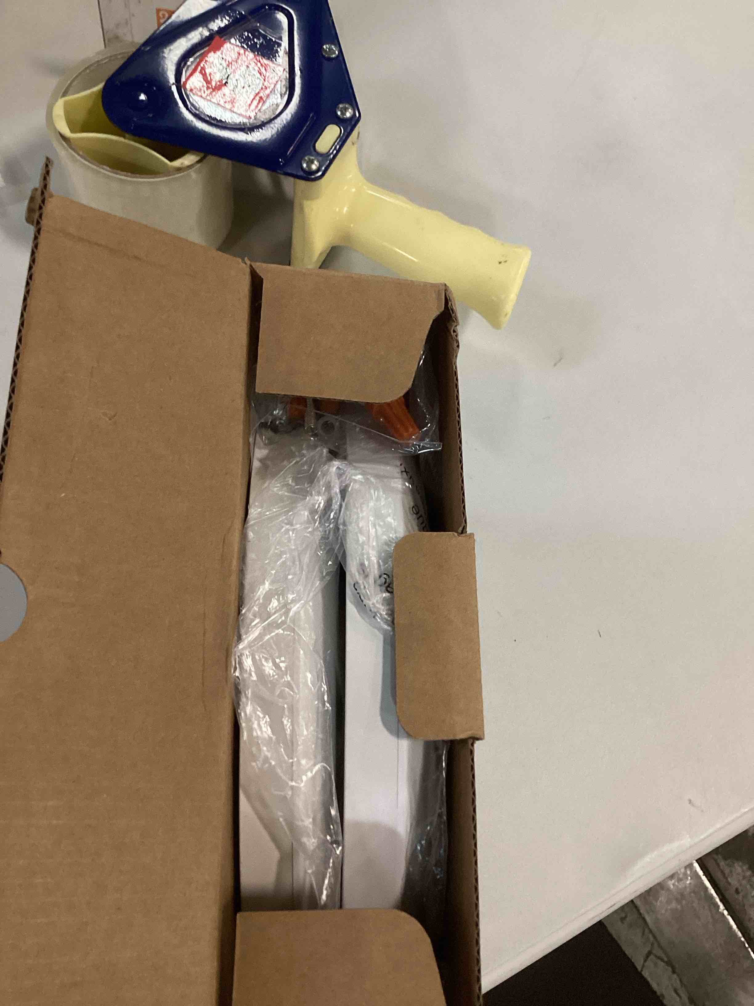https://s3.amazonaws.com/lotting-images-prod/bidfta/BLU6726663_1722257850716.jpeg
