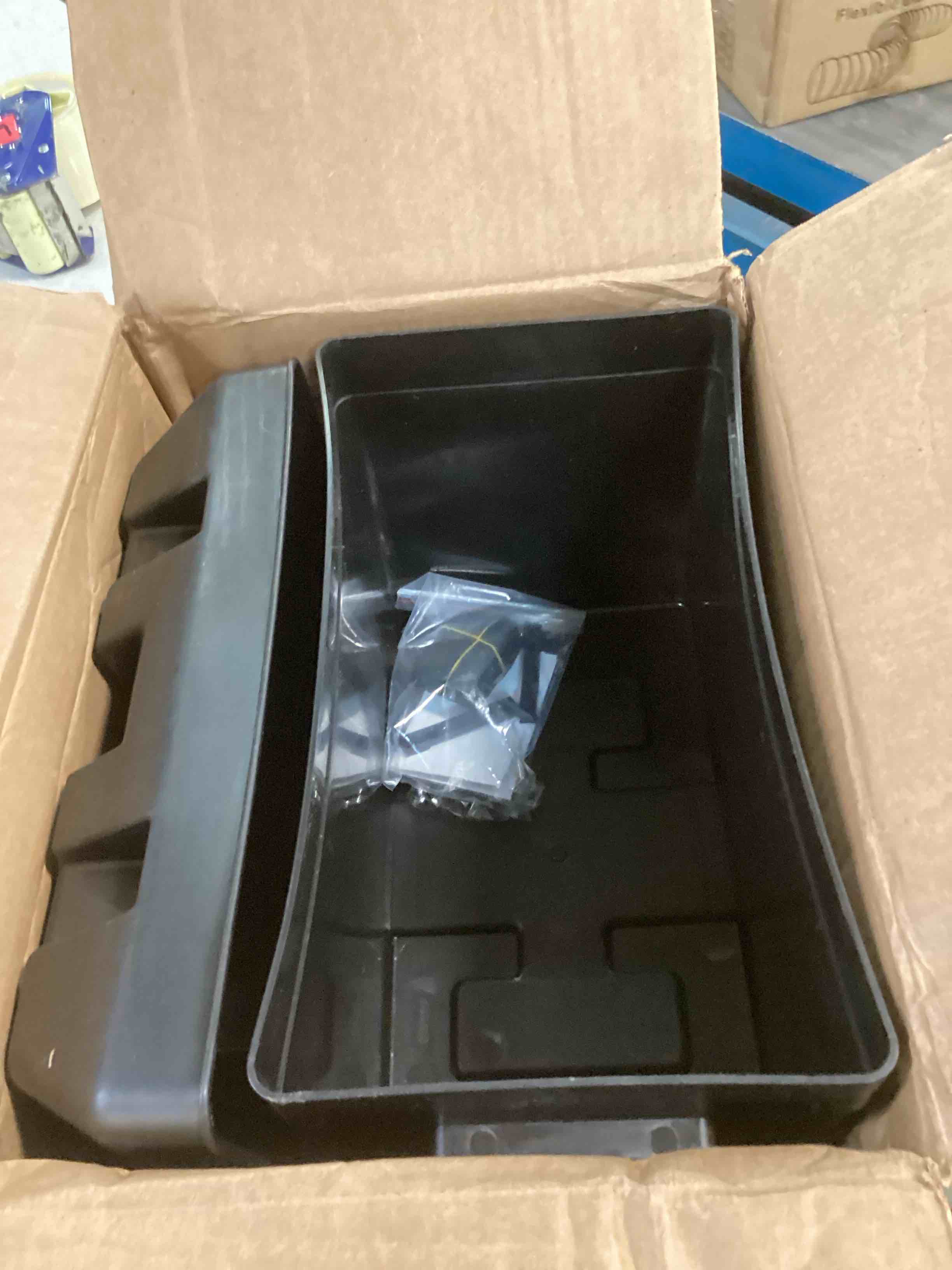 https://s3.amazonaws.com/lotting-images-prod/bidfta/BLU6726734_1722265019161.jpeg