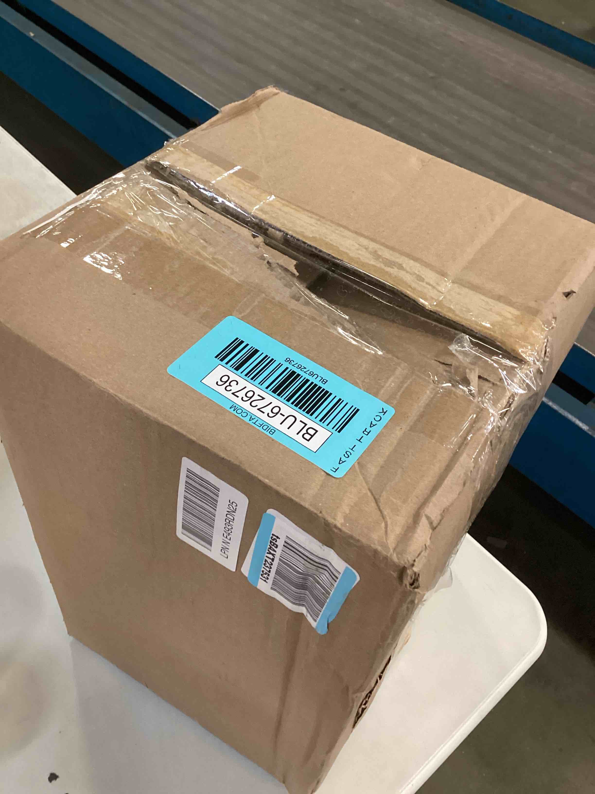 https://s3.amazonaws.com/lotting-images-prod/bidfta/BLU6726736_1722265185360.jpeg