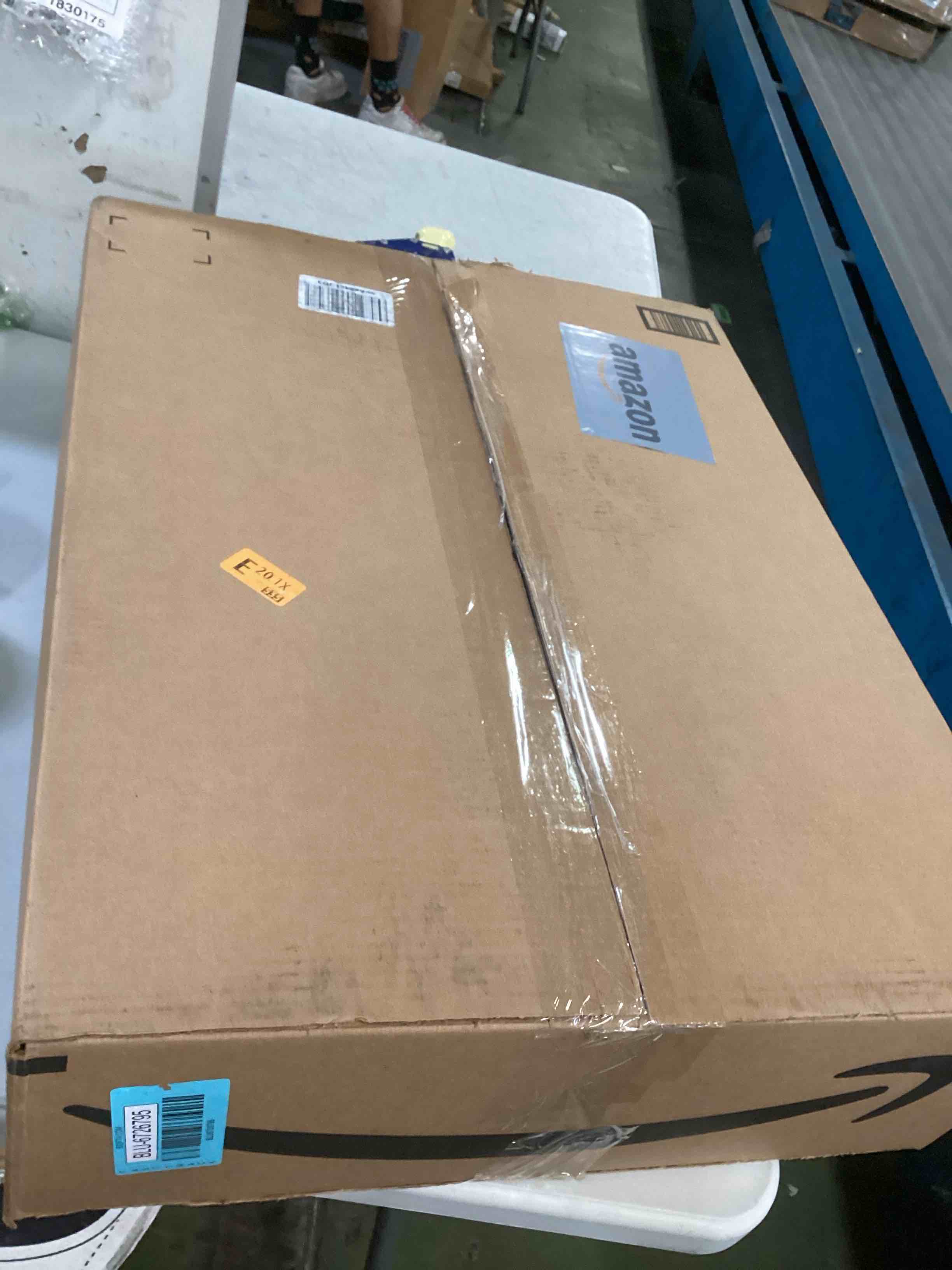 https://s3.amazonaws.com/lotting-images-prod/bidfta/BLU6726795_1722273869397.jpeg