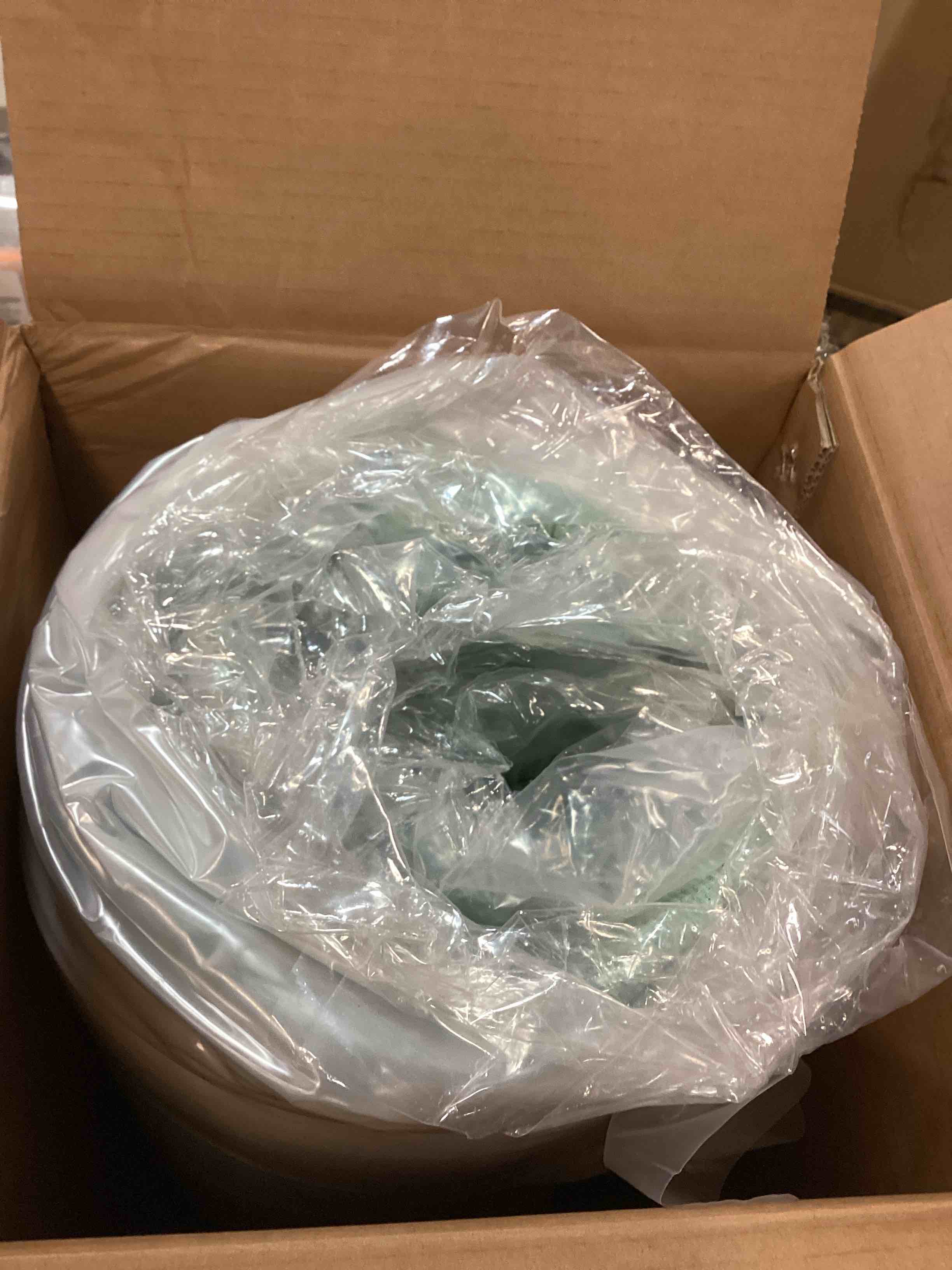 https://s3.amazonaws.com/lotting-images-prod/bidfta/BLU6726915_1722341143572.jpeg