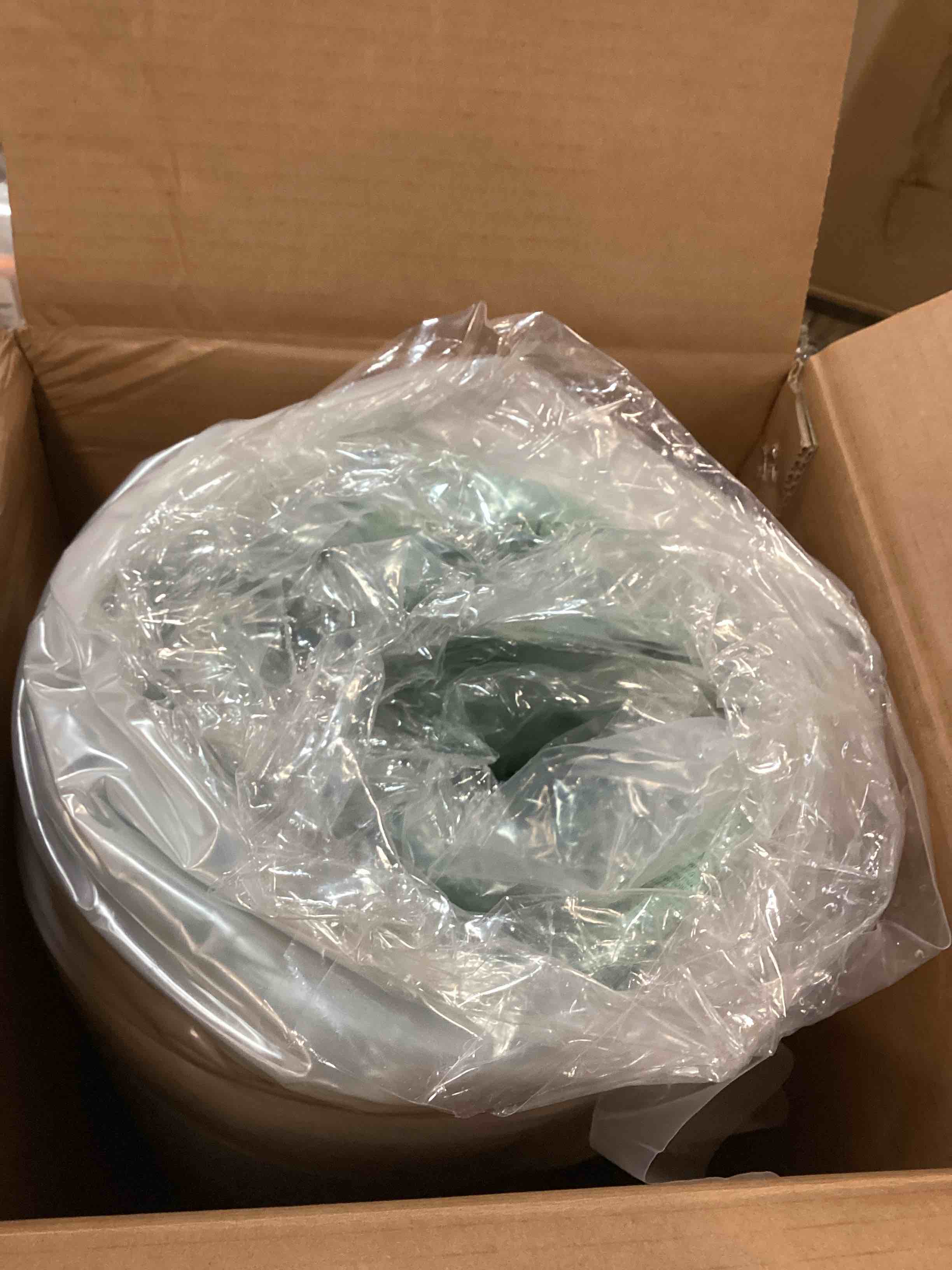 https://s3.amazonaws.com/lotting-images-prod/bidfta/BLU6726915_1722341144319.jpeg