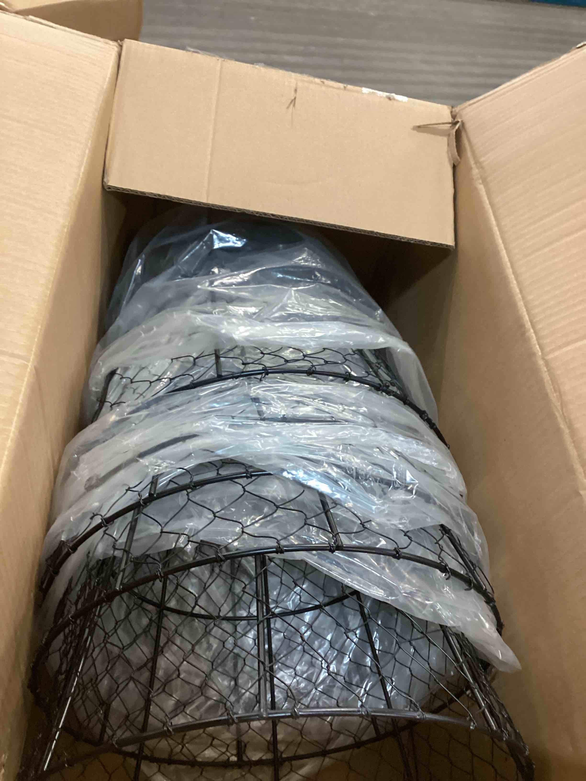 https://s3.amazonaws.com/lotting-images-prod/bidfta/BLU6727437_1722515539499.jpeg