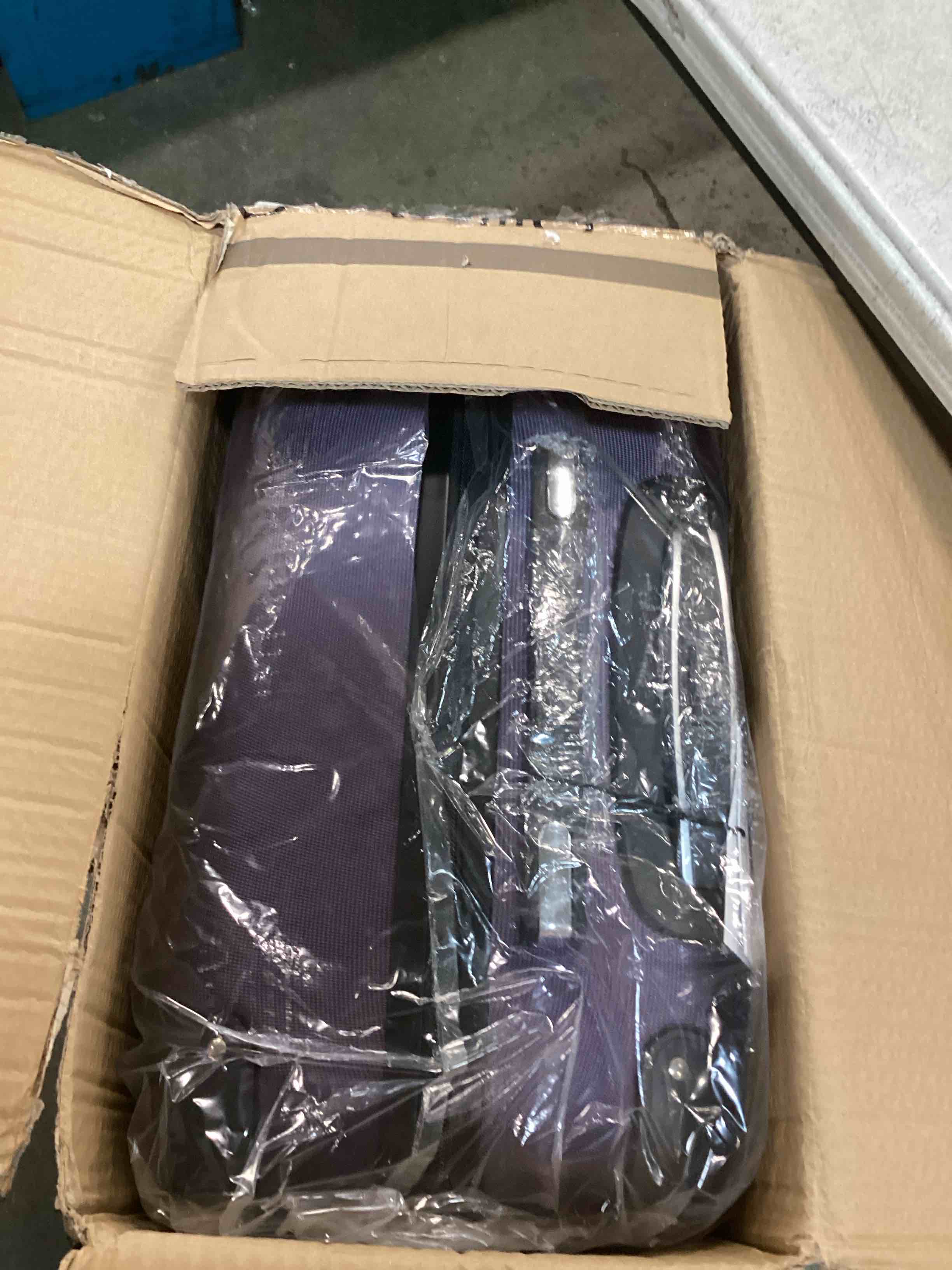 https://s3.amazonaws.com/lotting-images-prod/bidfta/BLU6727451_1722516468061.jpeg