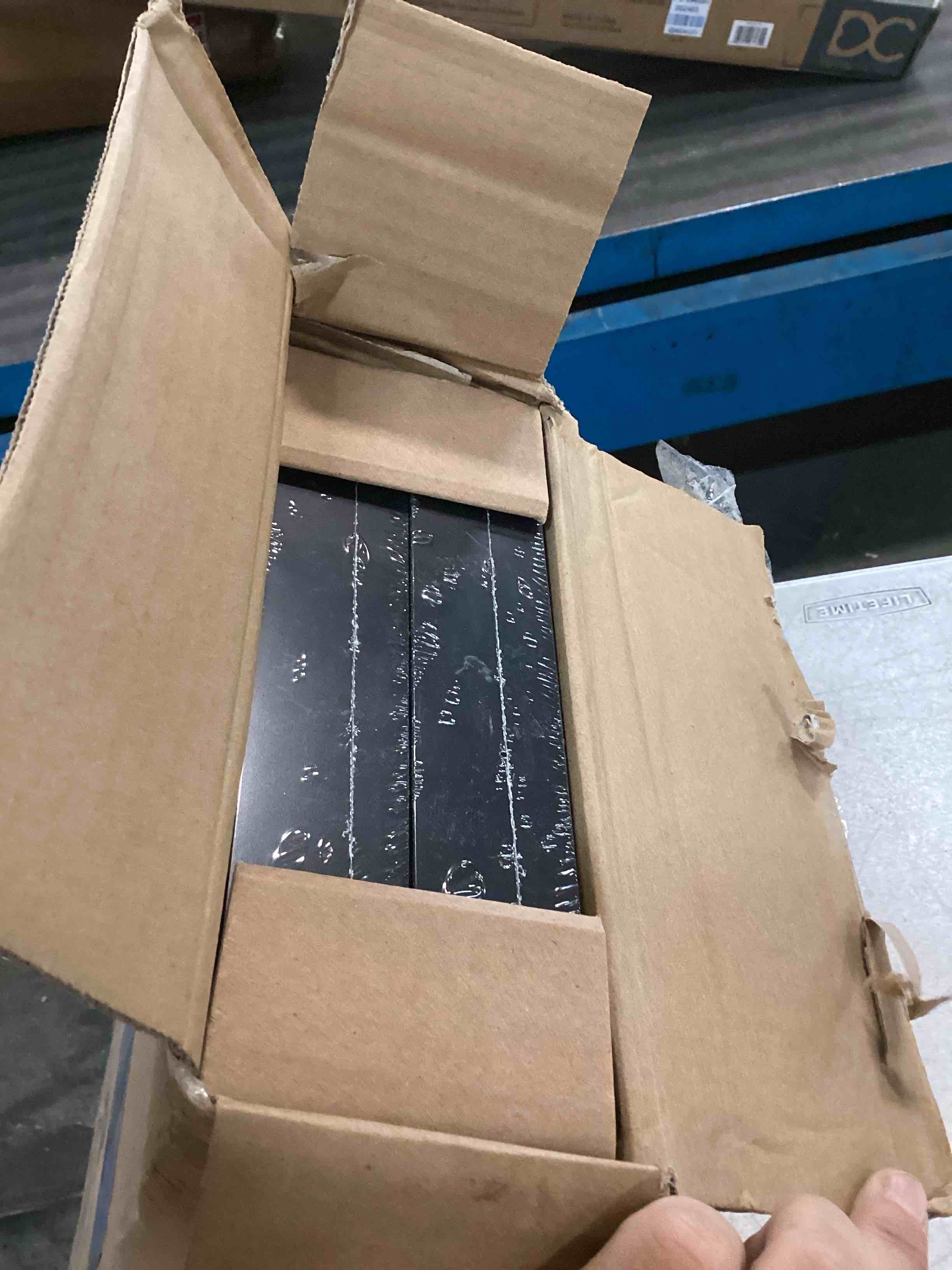 https://s3.amazonaws.com/lotting-images-prod/bidfta/BLU6727565_1722527805609.jpeg