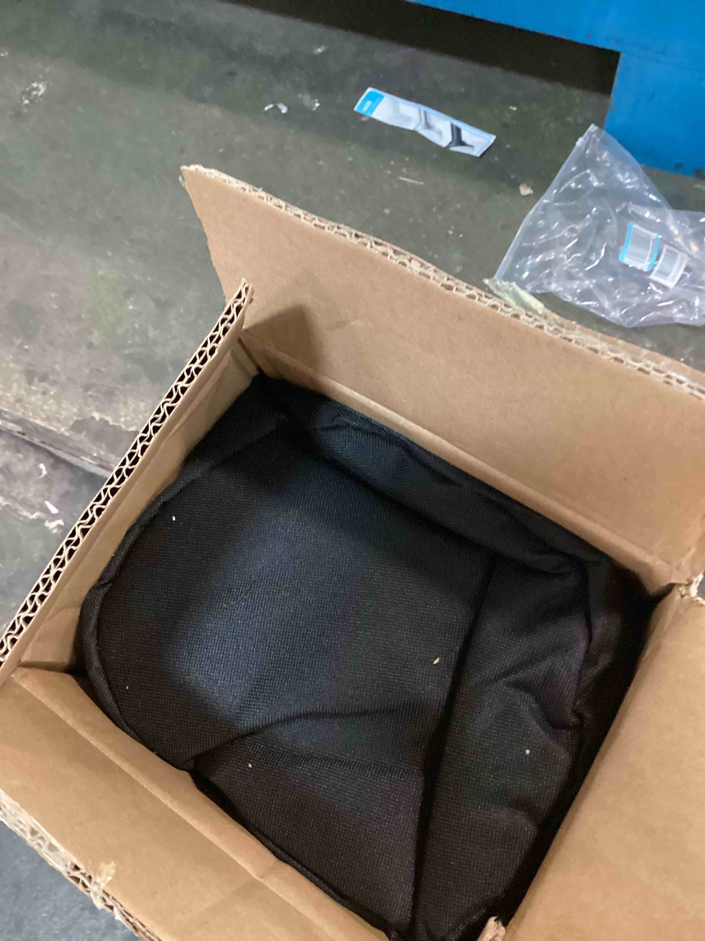 https://s3.amazonaws.com/lotting-images-prod/bidfta/BLU6727607_1722535287252.jpeg