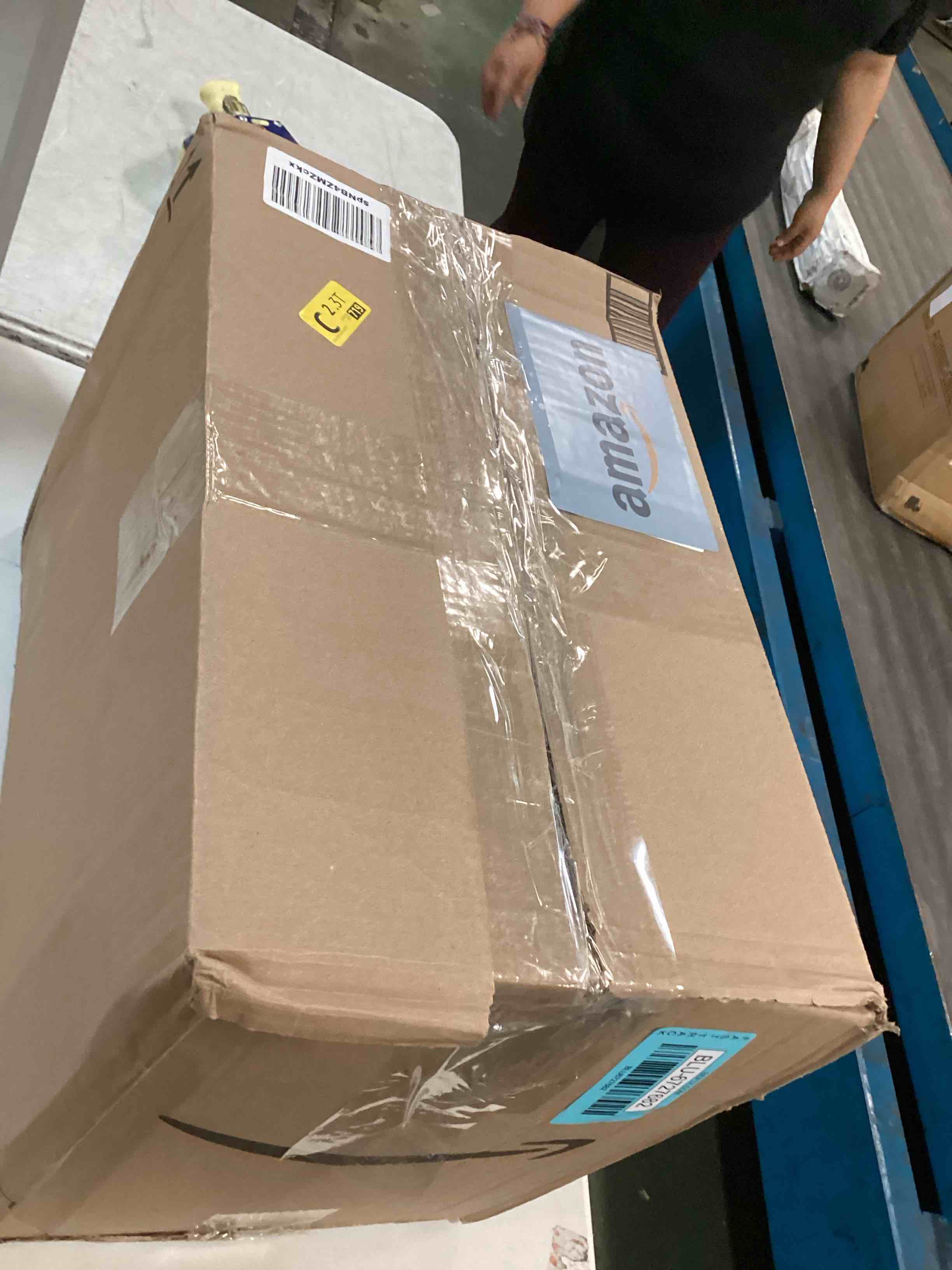 https://s3.amazonaws.com/lotting-images-prod/bidfta/BLU6727682_1722603255405.jpeg