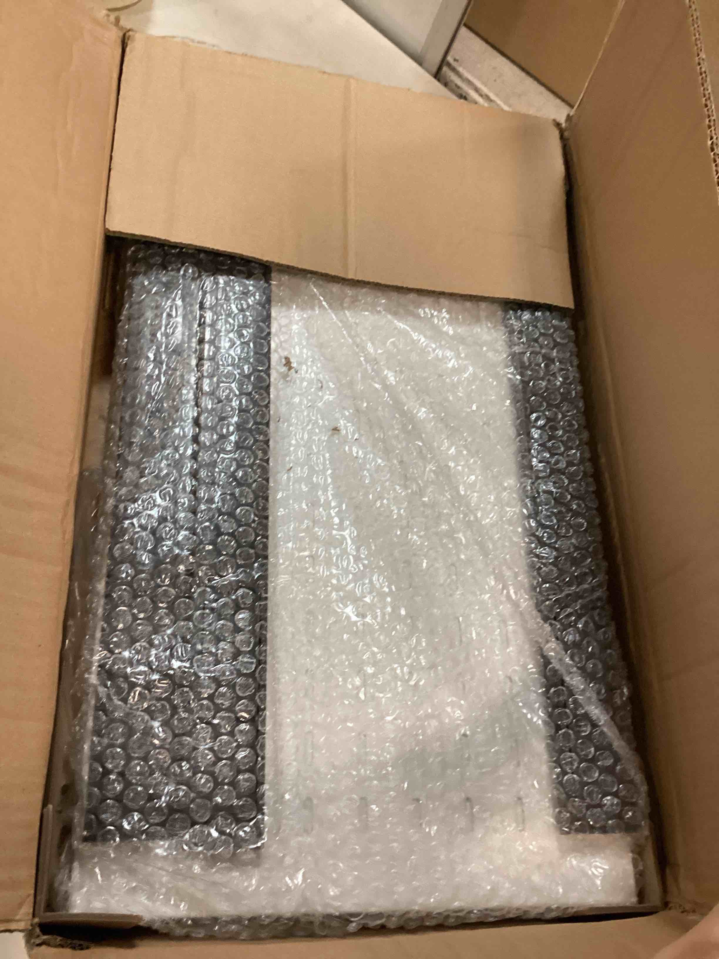 https://s3.amazonaws.com/lotting-images-prod/bidfta/BLU6727735_1722610804749.jpeg