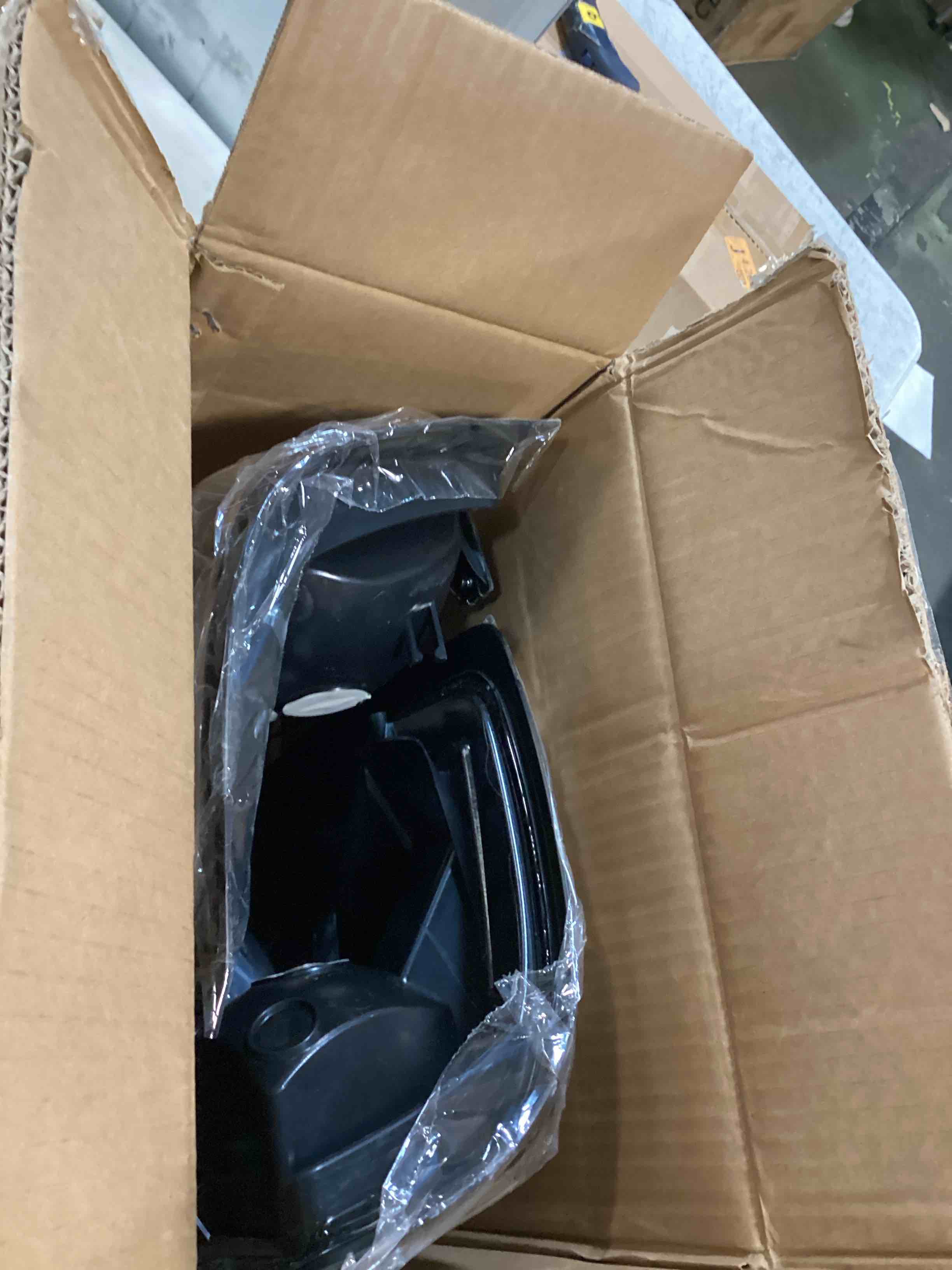 https://s3.amazonaws.com/lotting-images-prod/bidfta/BLU6727767_1722613466758.jpeg