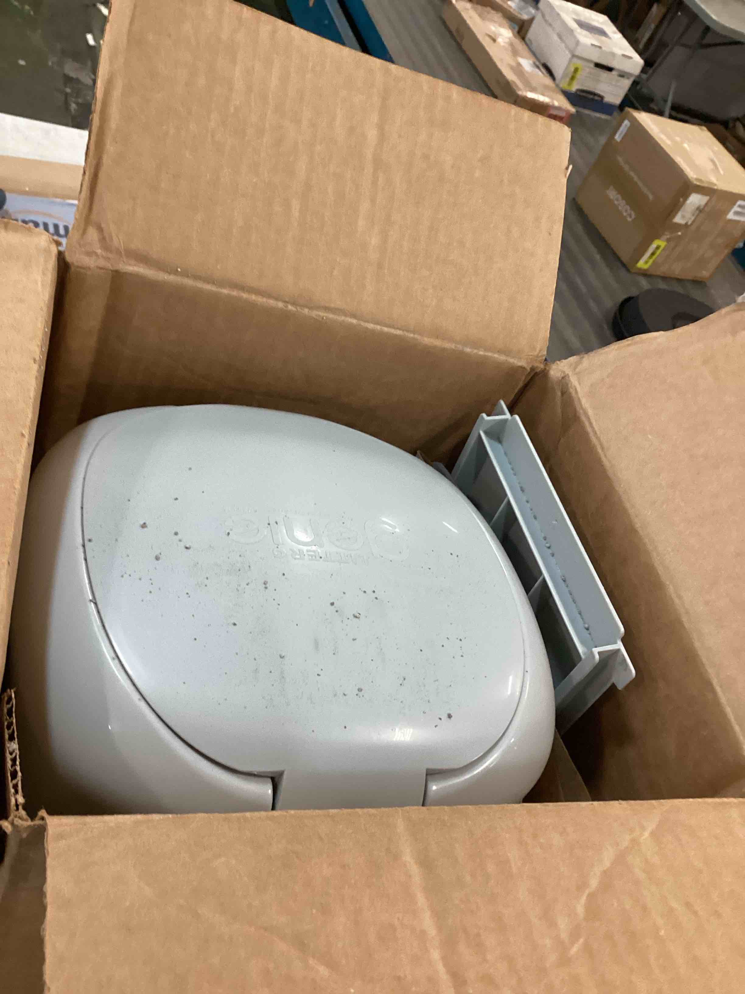 https://s3.amazonaws.com/lotting-images-prod/bidfta/BLU6727836_1722621723078.jpeg