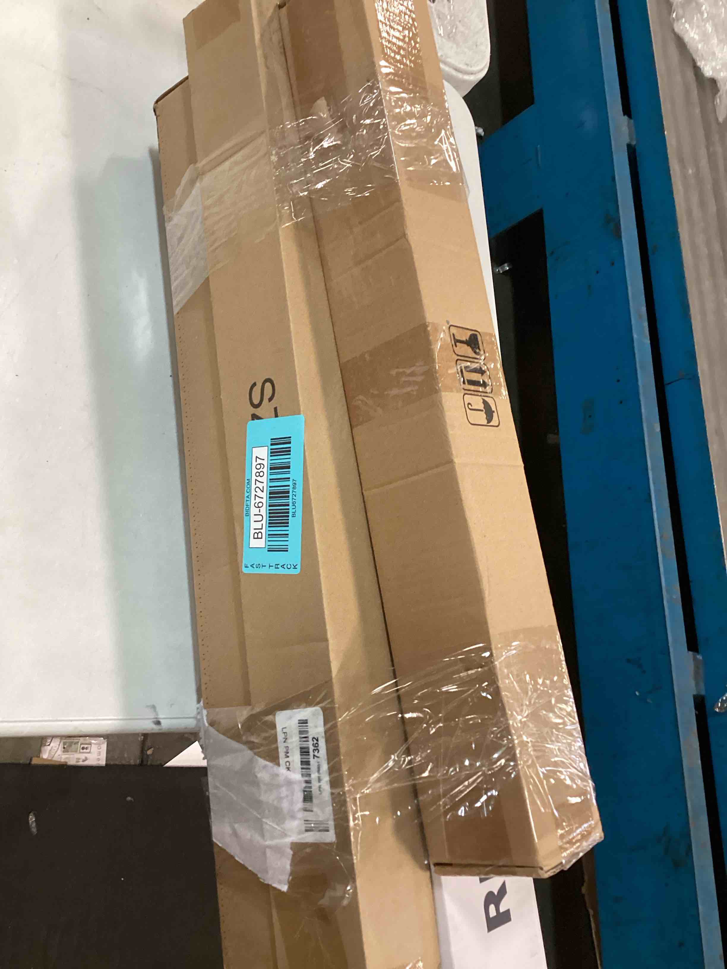 https://s3.amazonaws.com/lotting-images-prod/bidfta/BLU6727897_1722629015298.jpeg