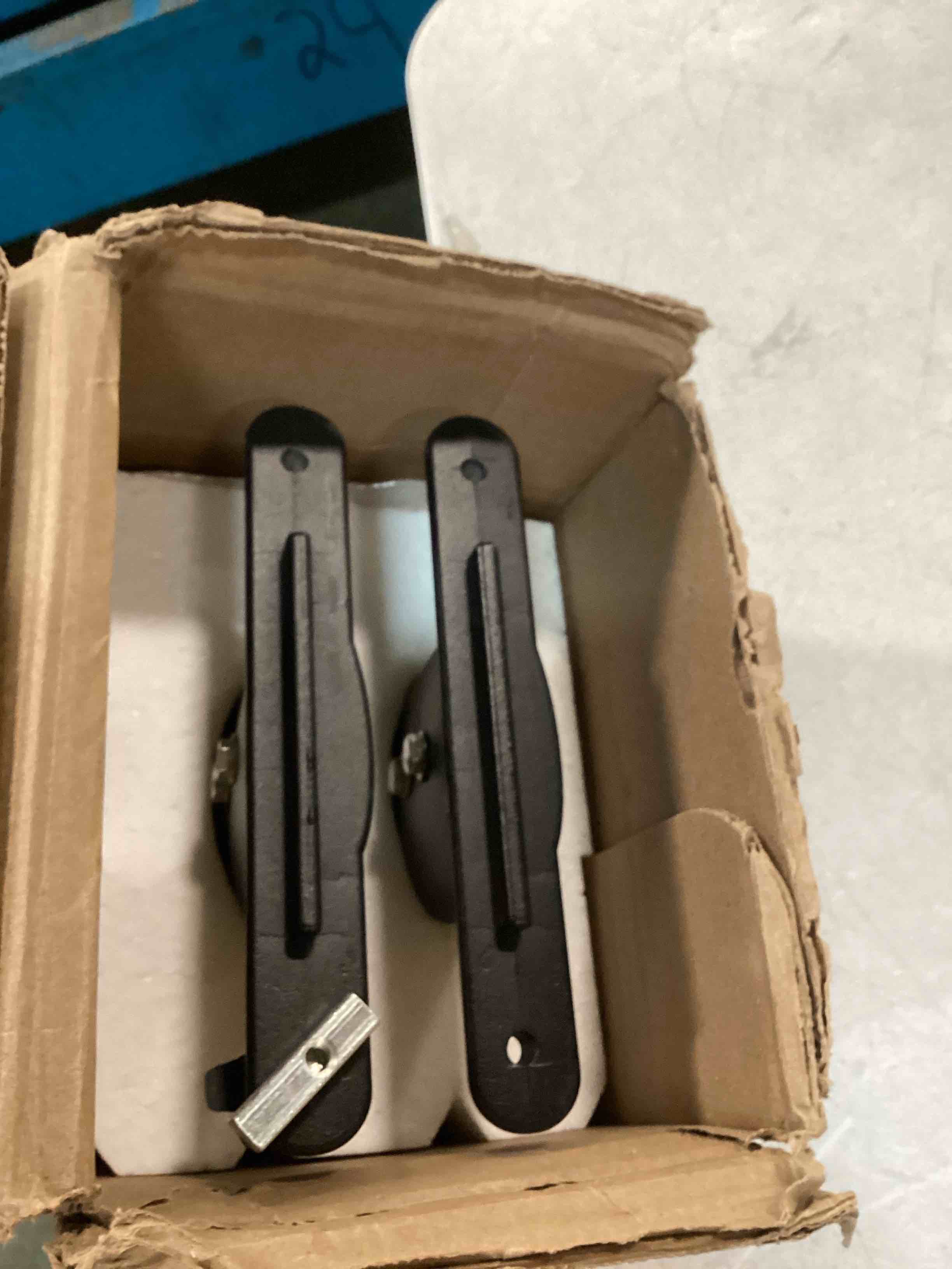 https://s3.amazonaws.com/lotting-images-prod/bidfta/BLU6727936_1722686833108.jpeg