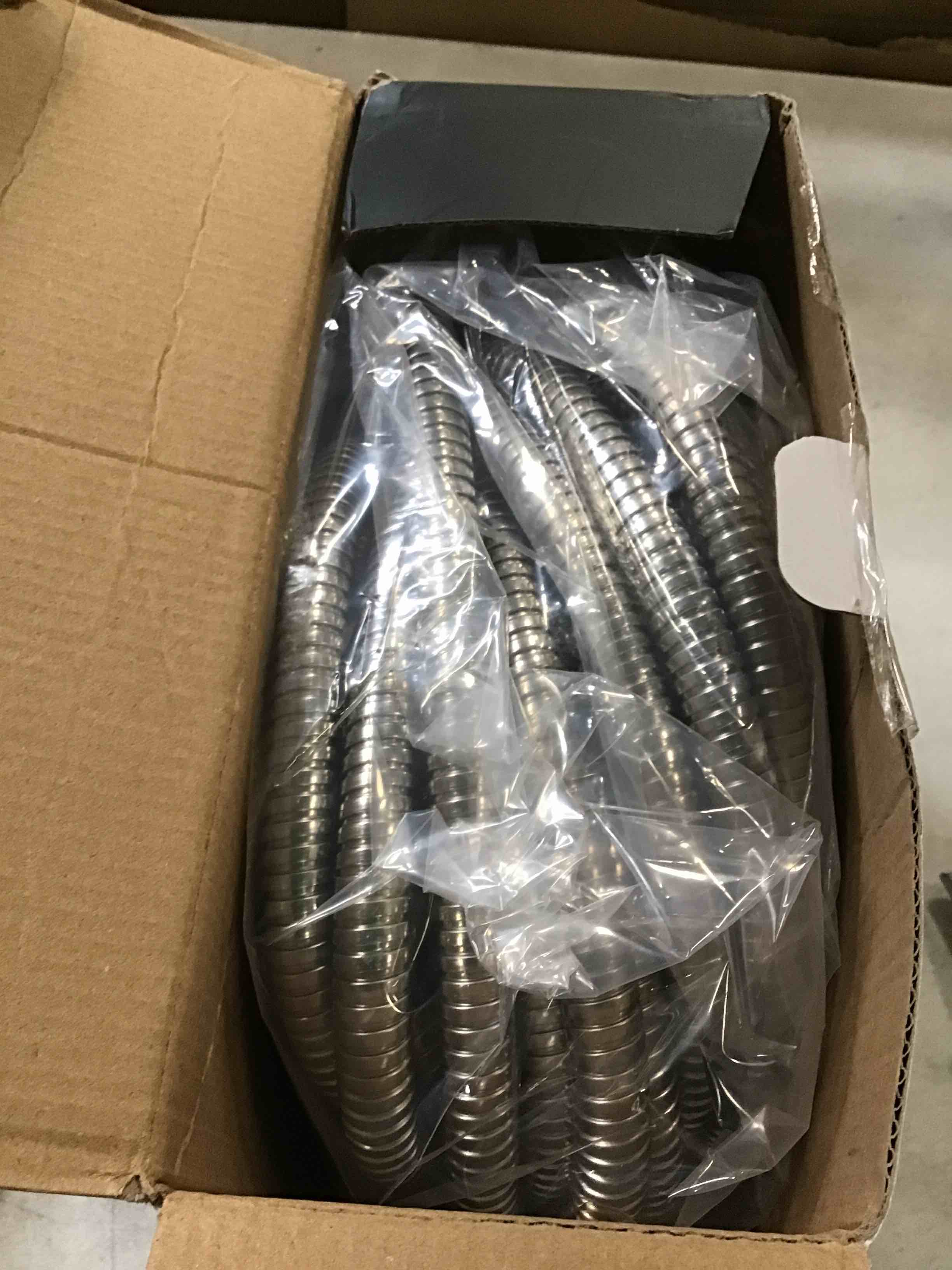 https://s3.amazonaws.com/lotting-images-prod/bidfta/BLU6728587_1719931056177.jpeg